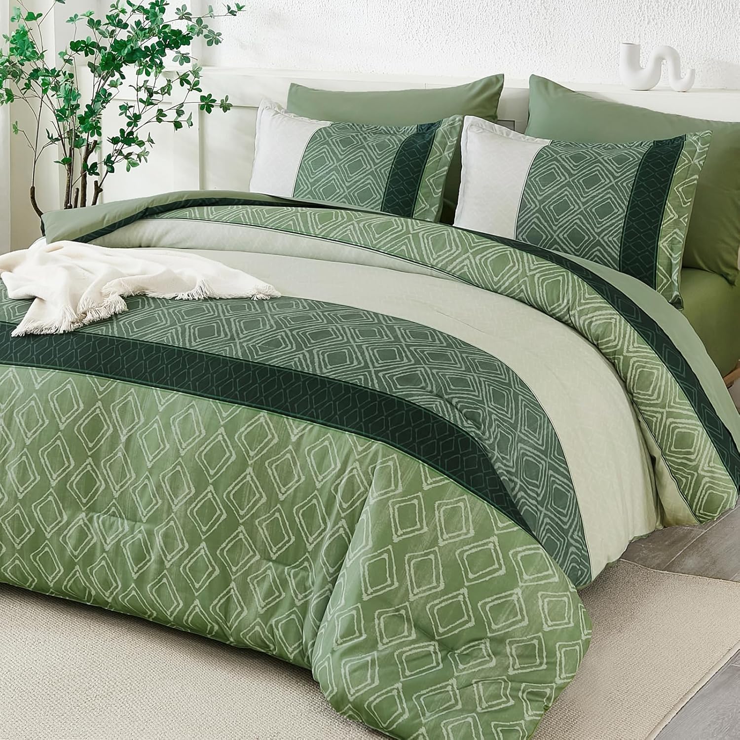 Dinjoy Green King Size Comforter Set for All Season Comfort