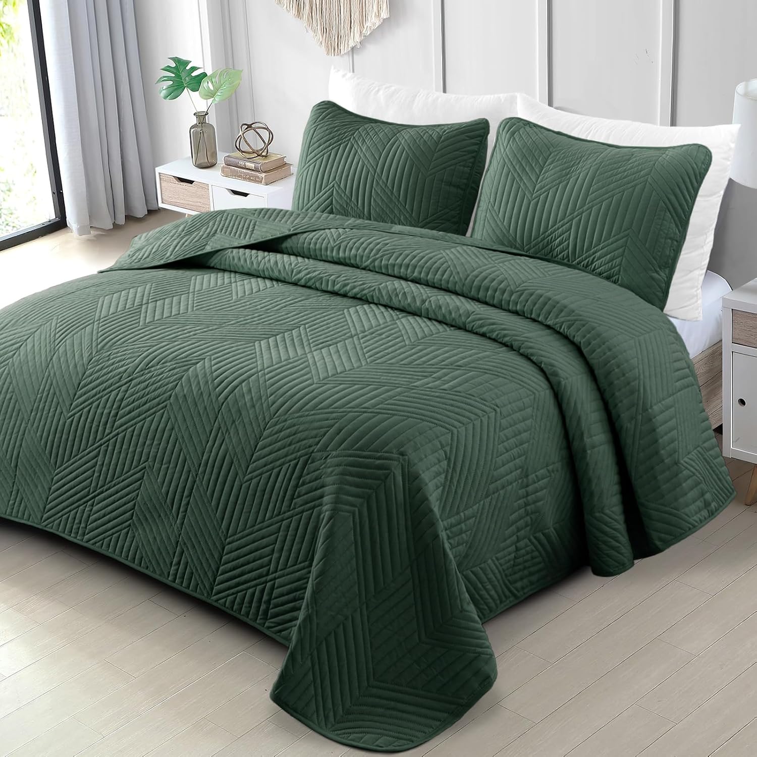 California King Quilt Set - Soft Geometric Coverlet for All Seasons