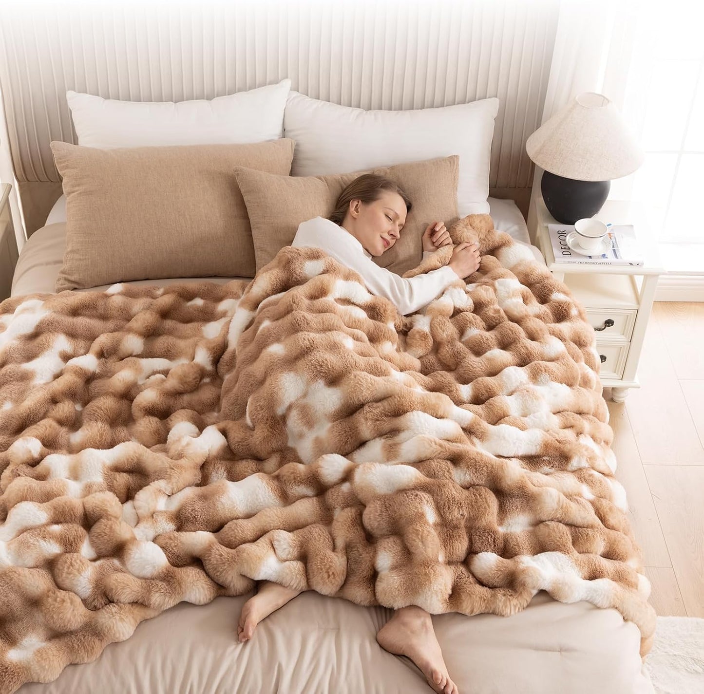 Cozy Faux Fur Throw Blanket for Bed and Living Room Comfort