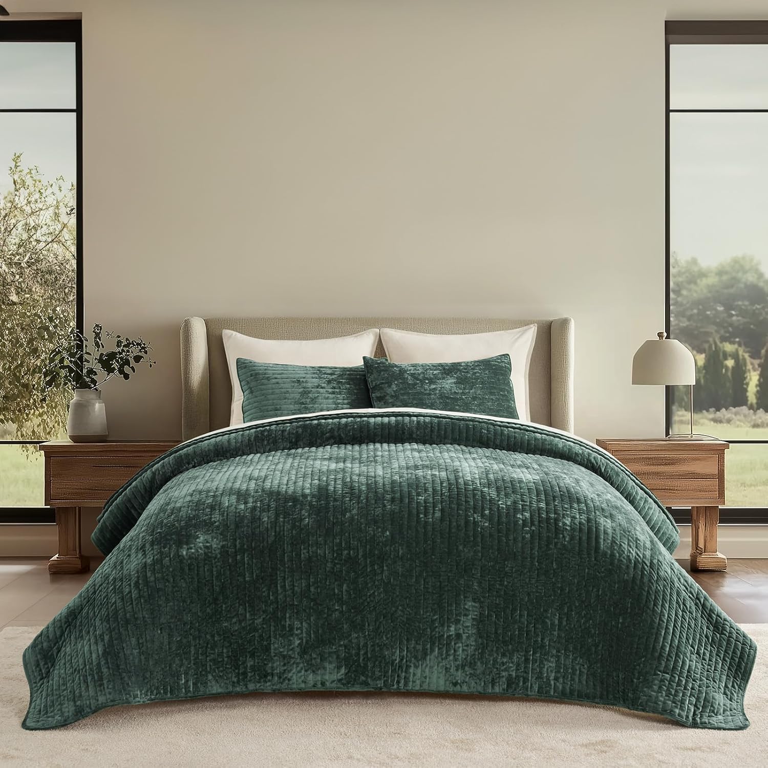 Luxurious Velvet Quilt Set for Queen Size Beds in Pine Green
