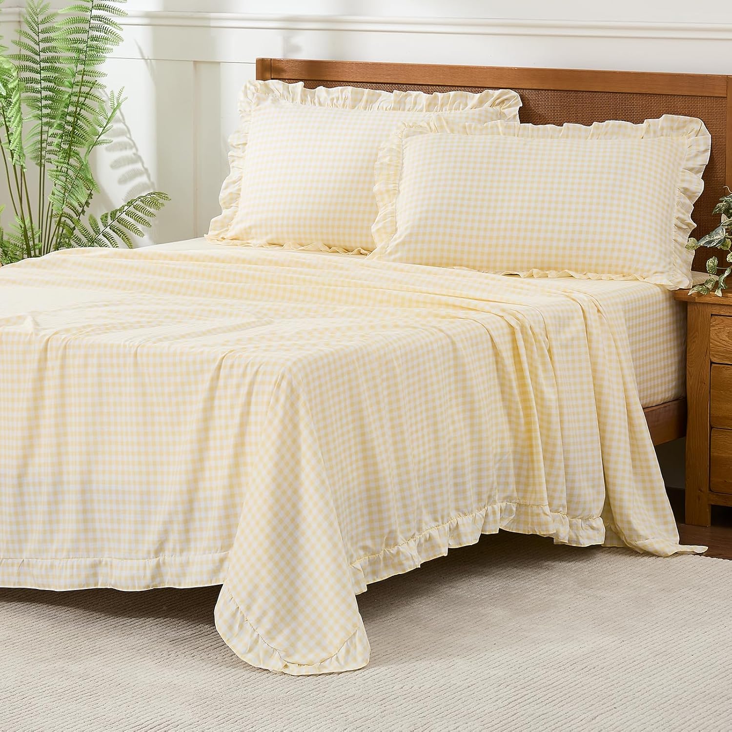 Gingham King Sheet Set with Ruffle Design for Cozy Bedrooms