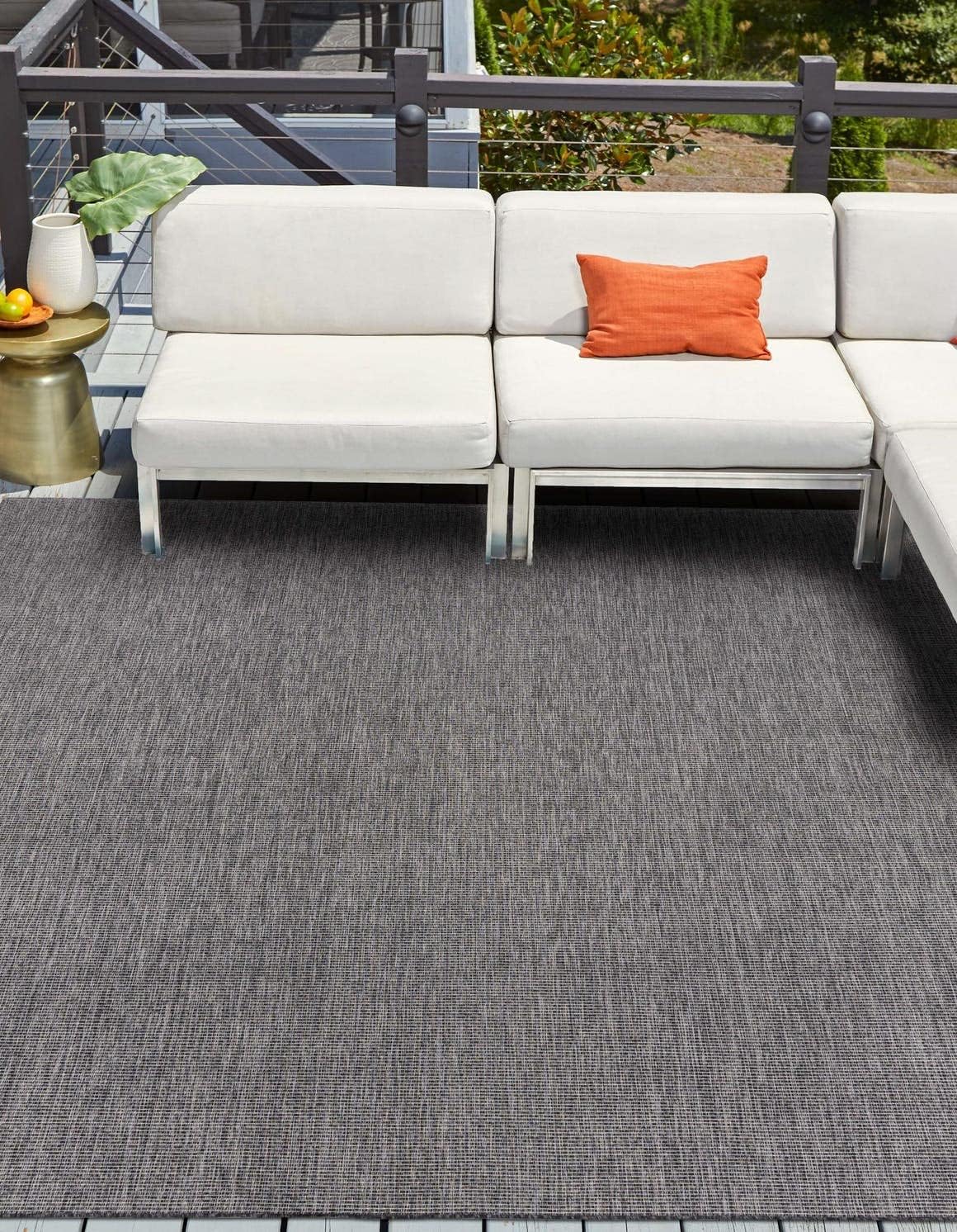 Unique Loom Outdoor Solid Collection Area Rug in Black/Ivory