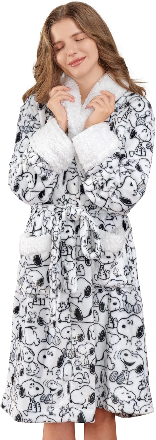 Peanuts Snoopy Women's Warm Robe with VelvetLoft Fabric