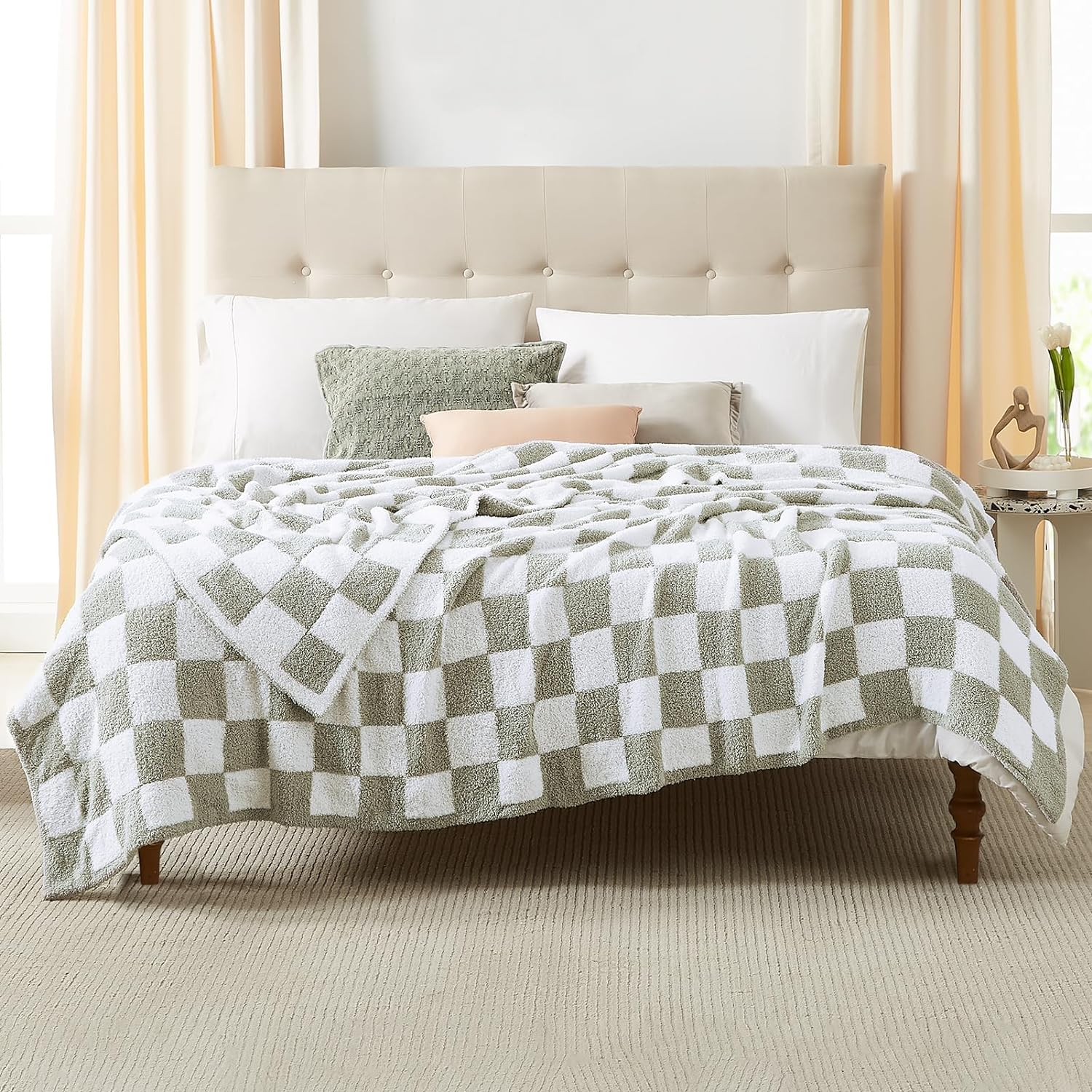 Cozy Checkered Throw Blanket for Couch, Sofa, and Bed