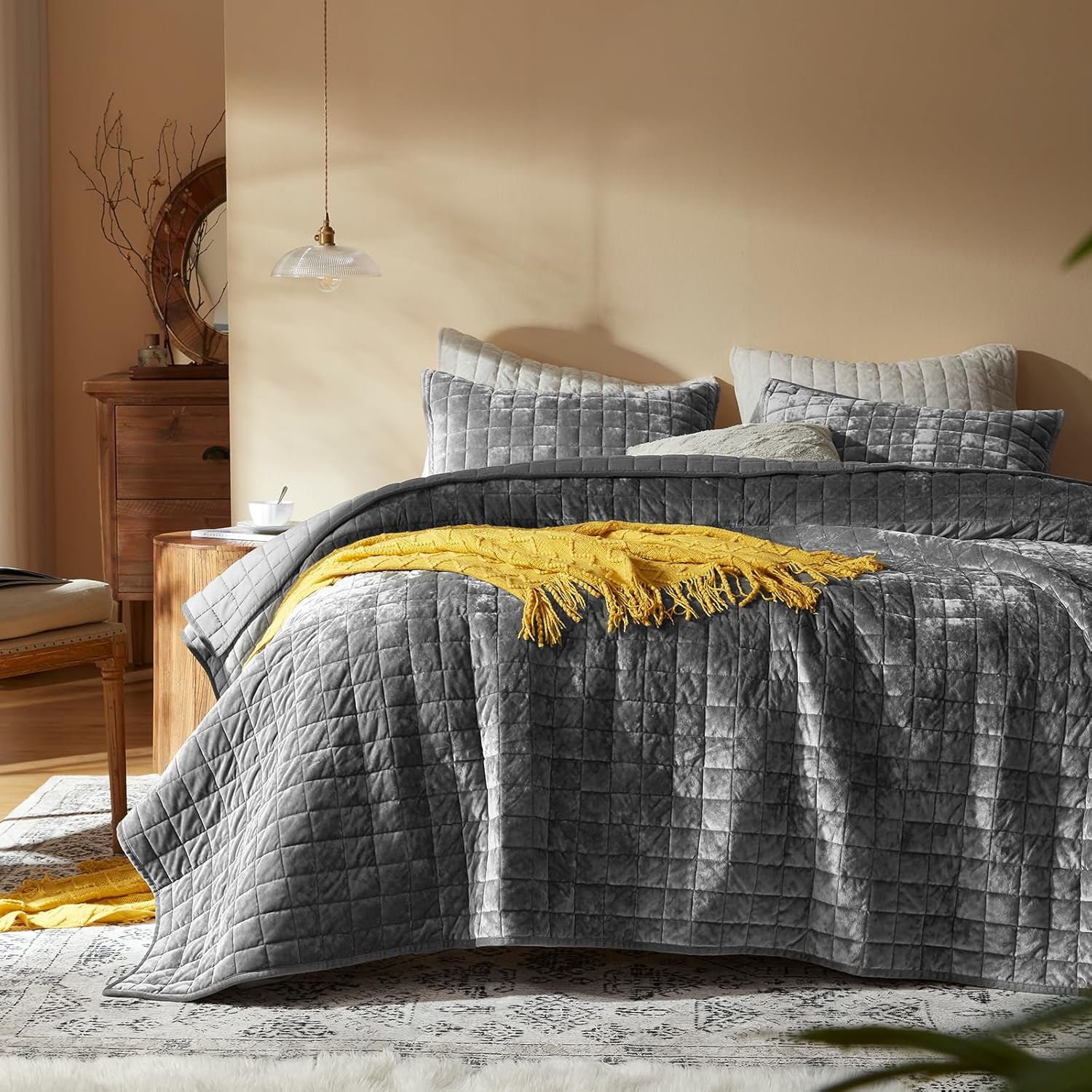 Luxurious Velvet Quilt Full/Queen Size Comforter Set for All Seasons