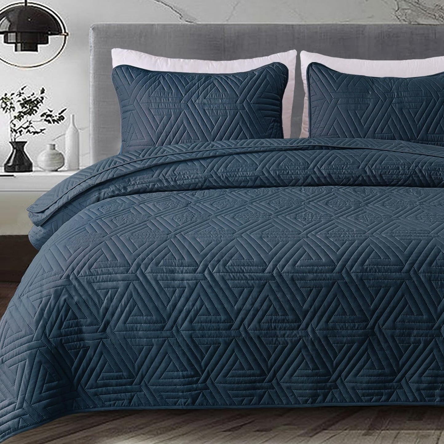 Whale Flotilla Soft Queen Size Quilt Set for All Seasons