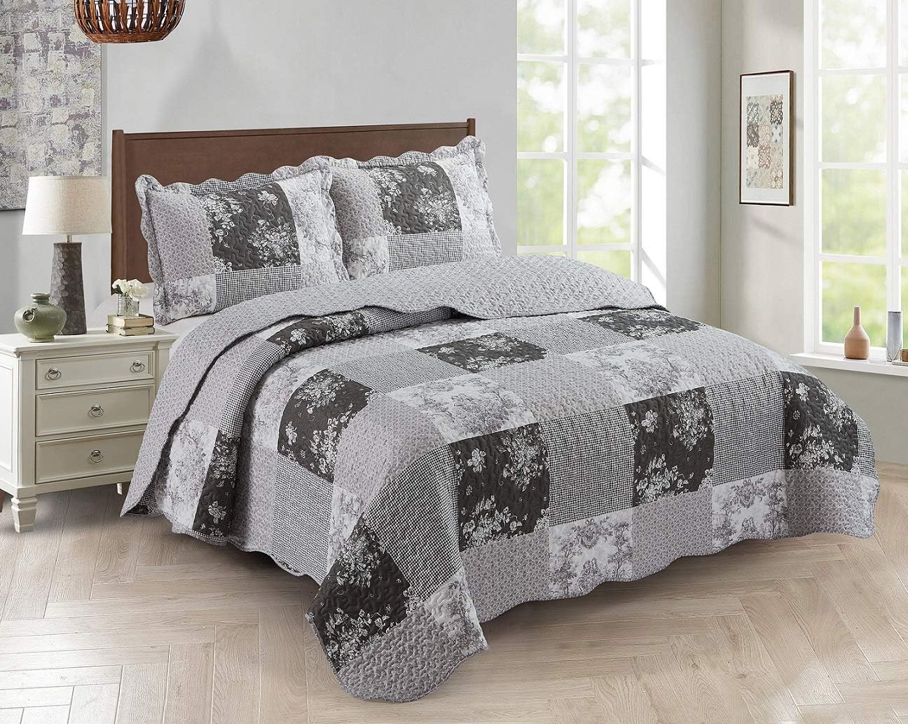 Brilliant Sunshine Grey Toile Floral Patchwork Quilt Set Review