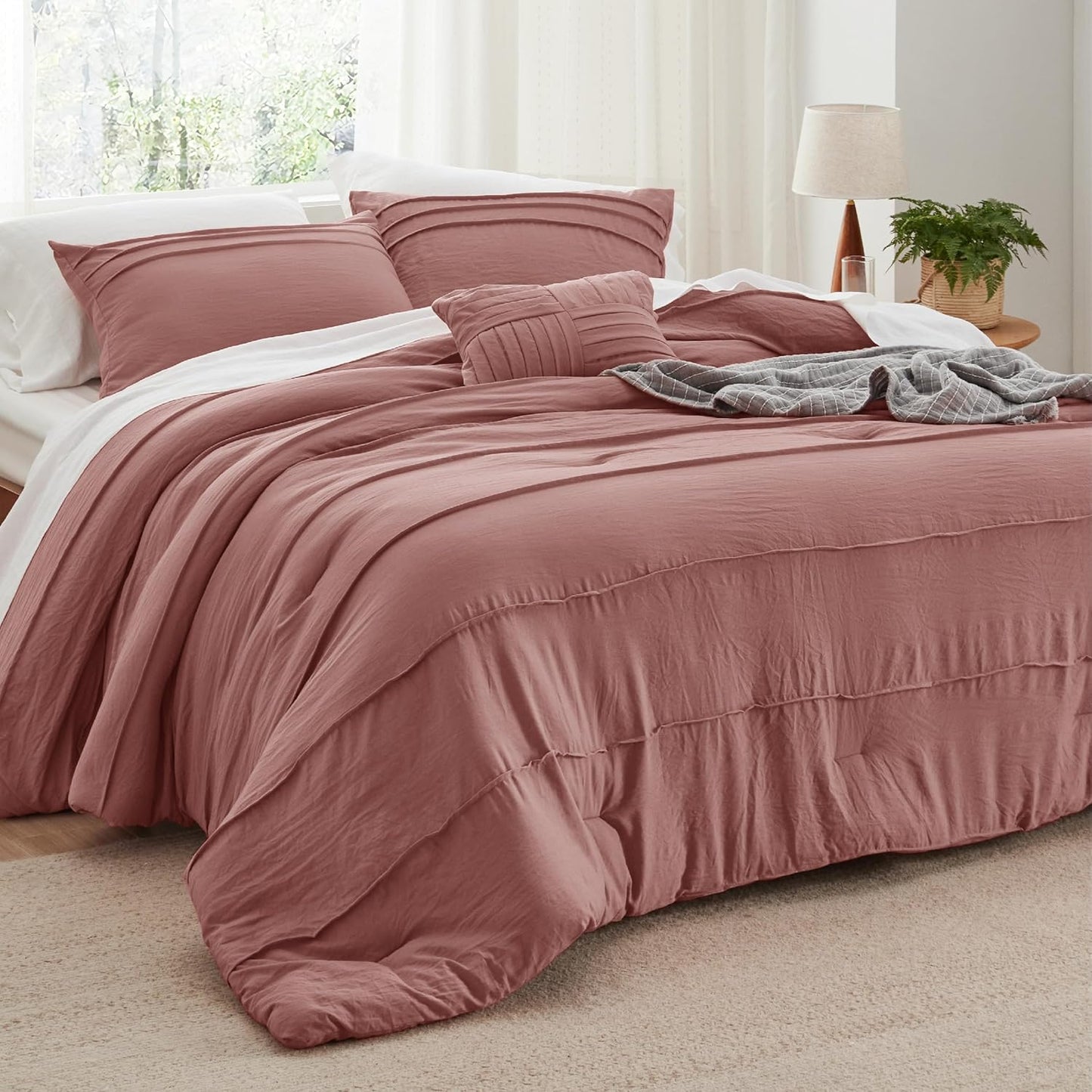 Bedsure Queen Comforter Set - Elegant Dusty Pink Bedding