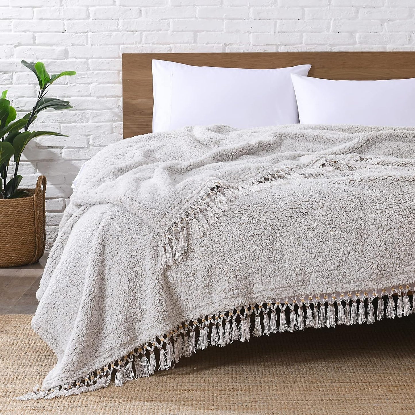 Ultra Soft Fleece Sherpa Blanket Queen Size for Cozy Comfort