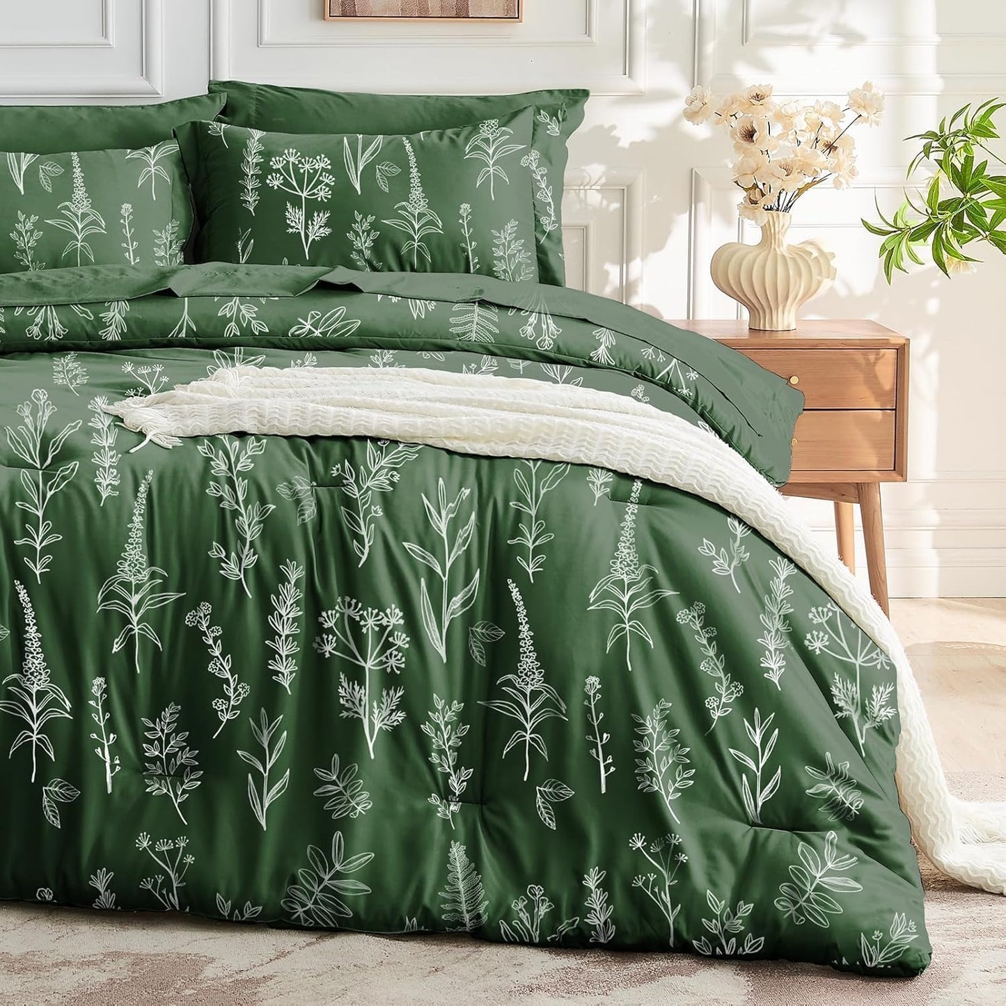 MUXHOMO Dark Green King Comforter Set with Elegant Floral Print