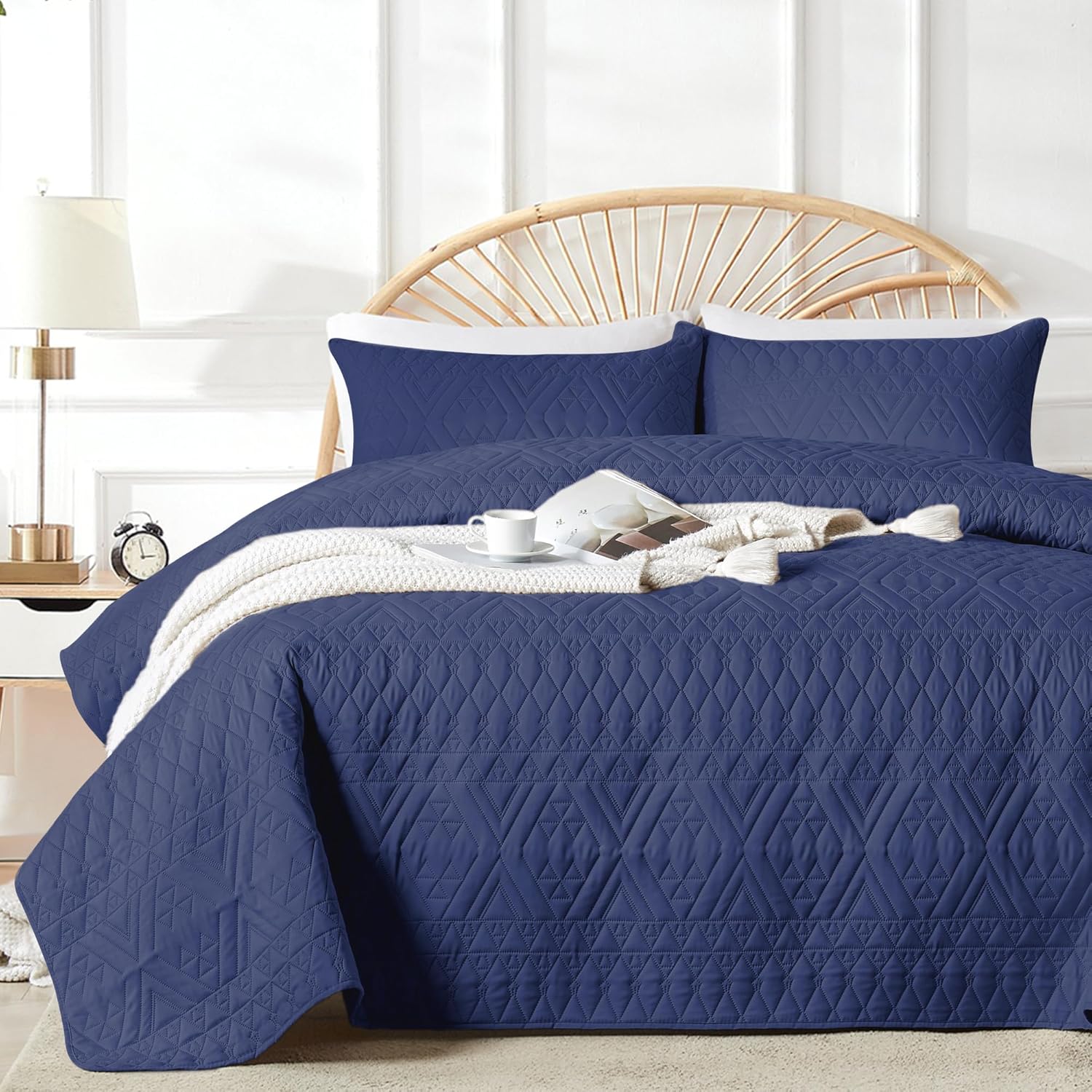 King/Cal King Size Quilt Set with Modern Geometric Pattern