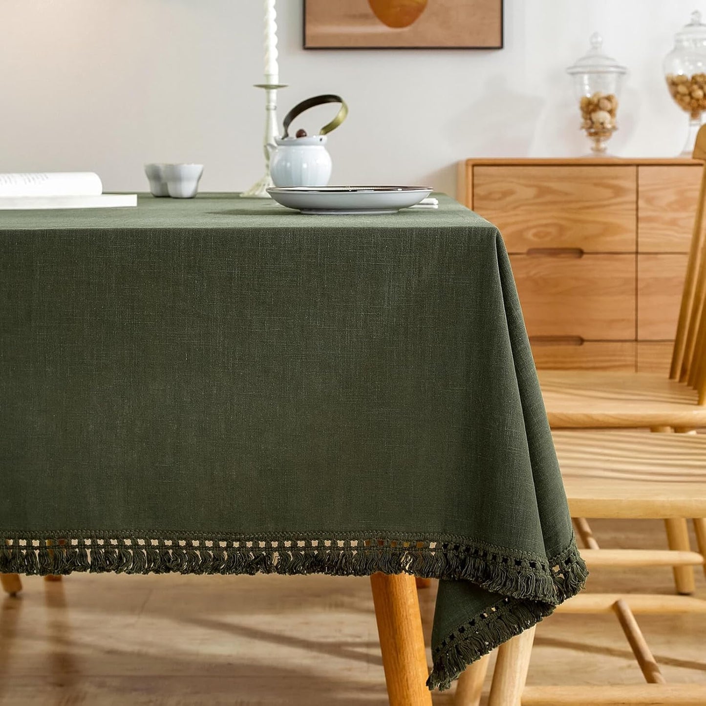 Linen Tablecloth with Tassels for Elegant Dining and Decor
