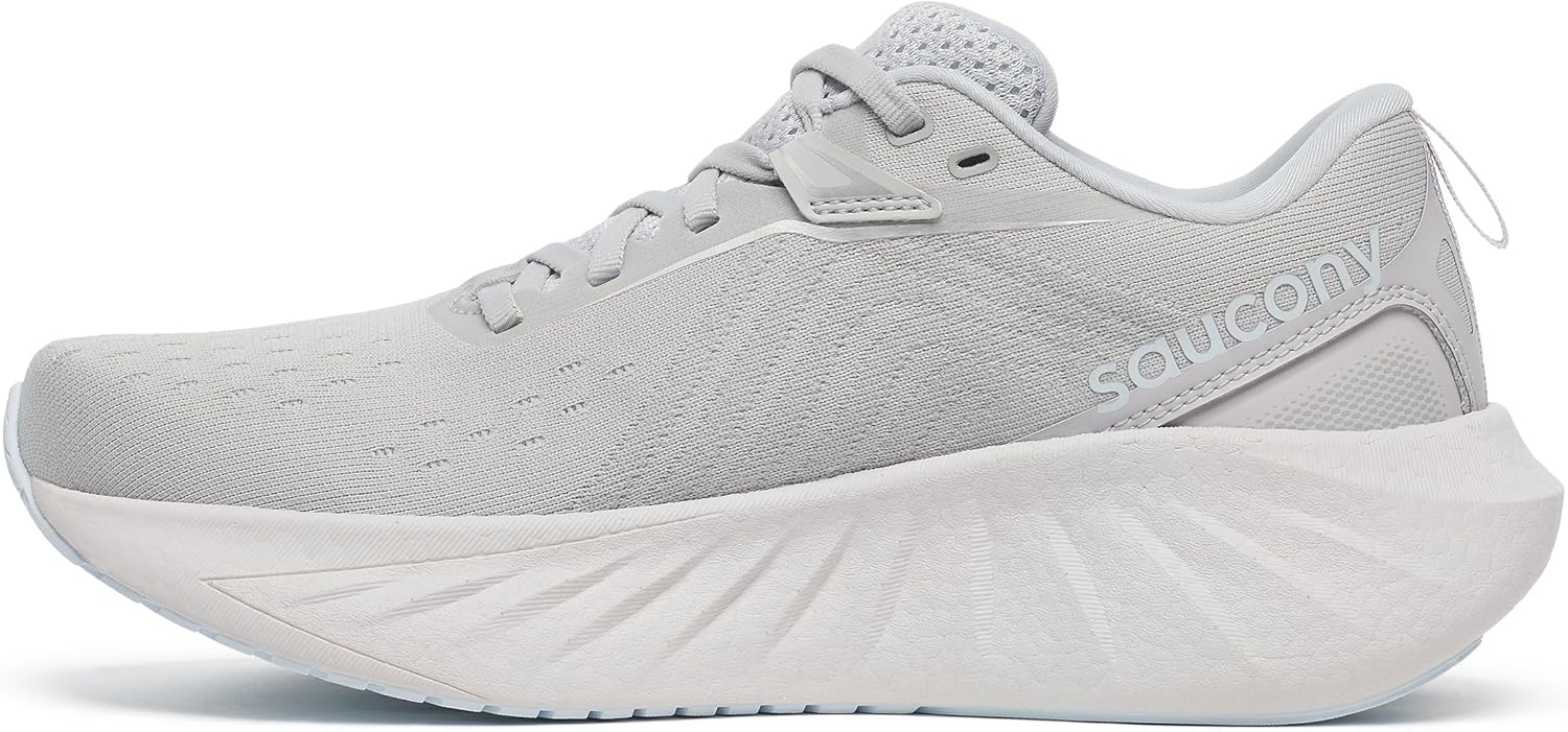 Saucony Women's Triumph 22 Sneaker: Luxurious Comfort & Durability