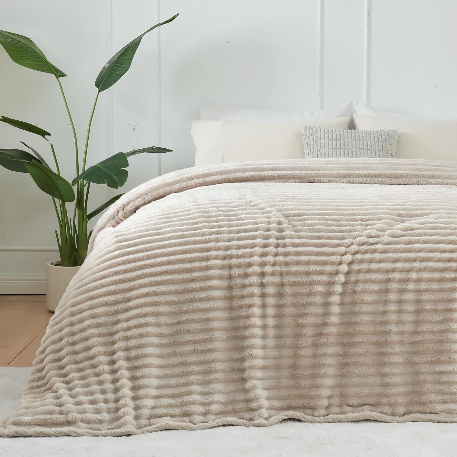 Super Soft Queen Blanket for All Seasons - Premium Flannel Fleece
