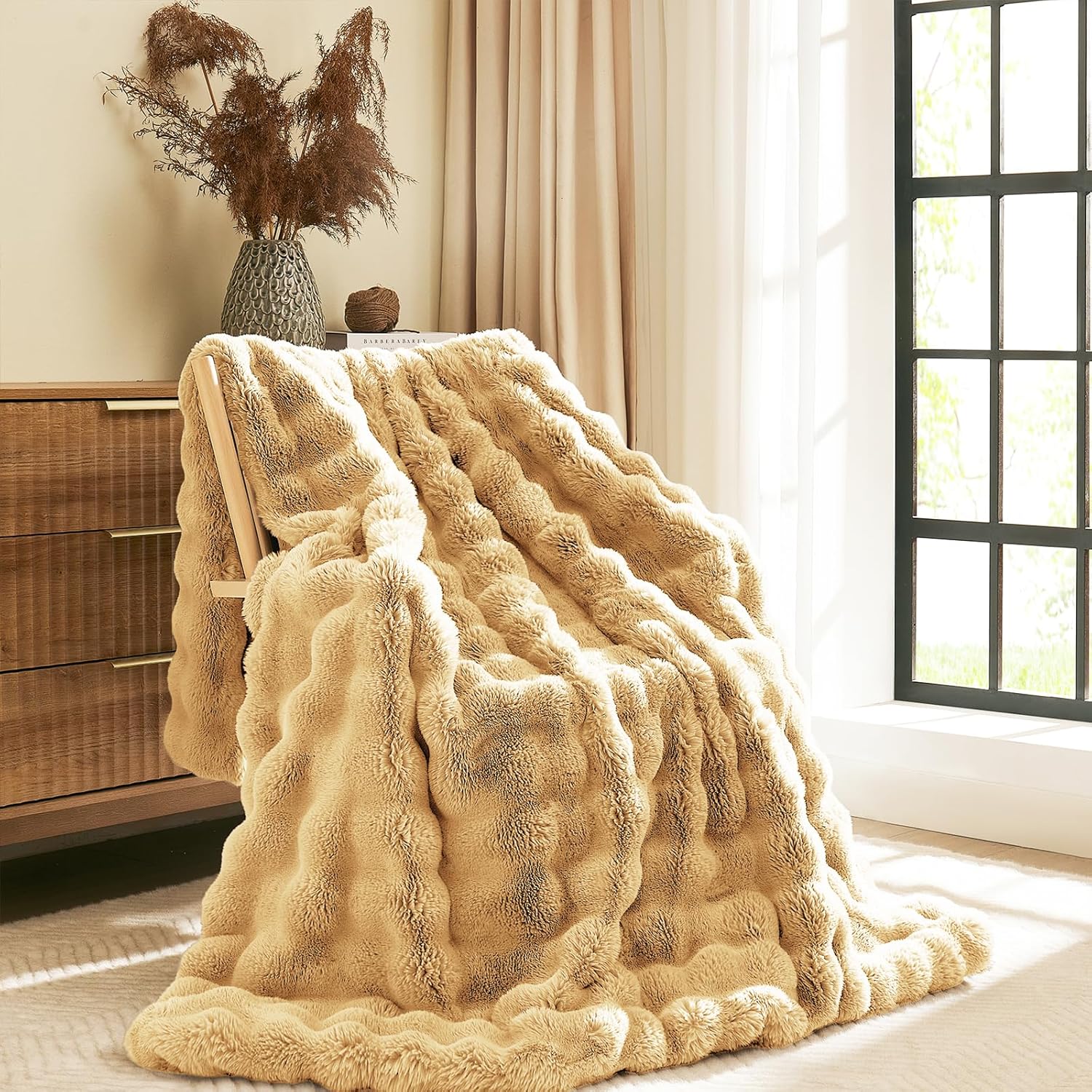 L'AGRATY Faux Rabbit Fur Blanket: Cozy Plush Bubble Throw