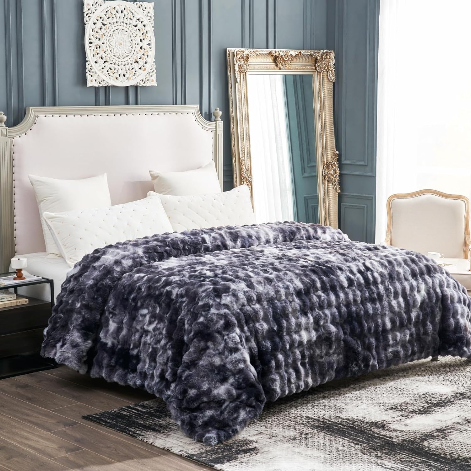 Cozy Bliss Faux Fur Throw Blanket for Ultimate Comfort and Style