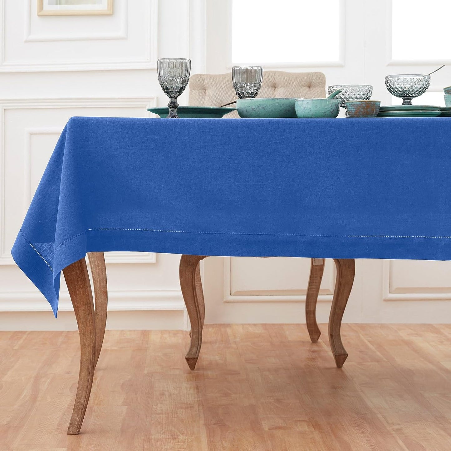 Elegant Royal Blue Linen Tablecloth for Stylish Dining Spaces
