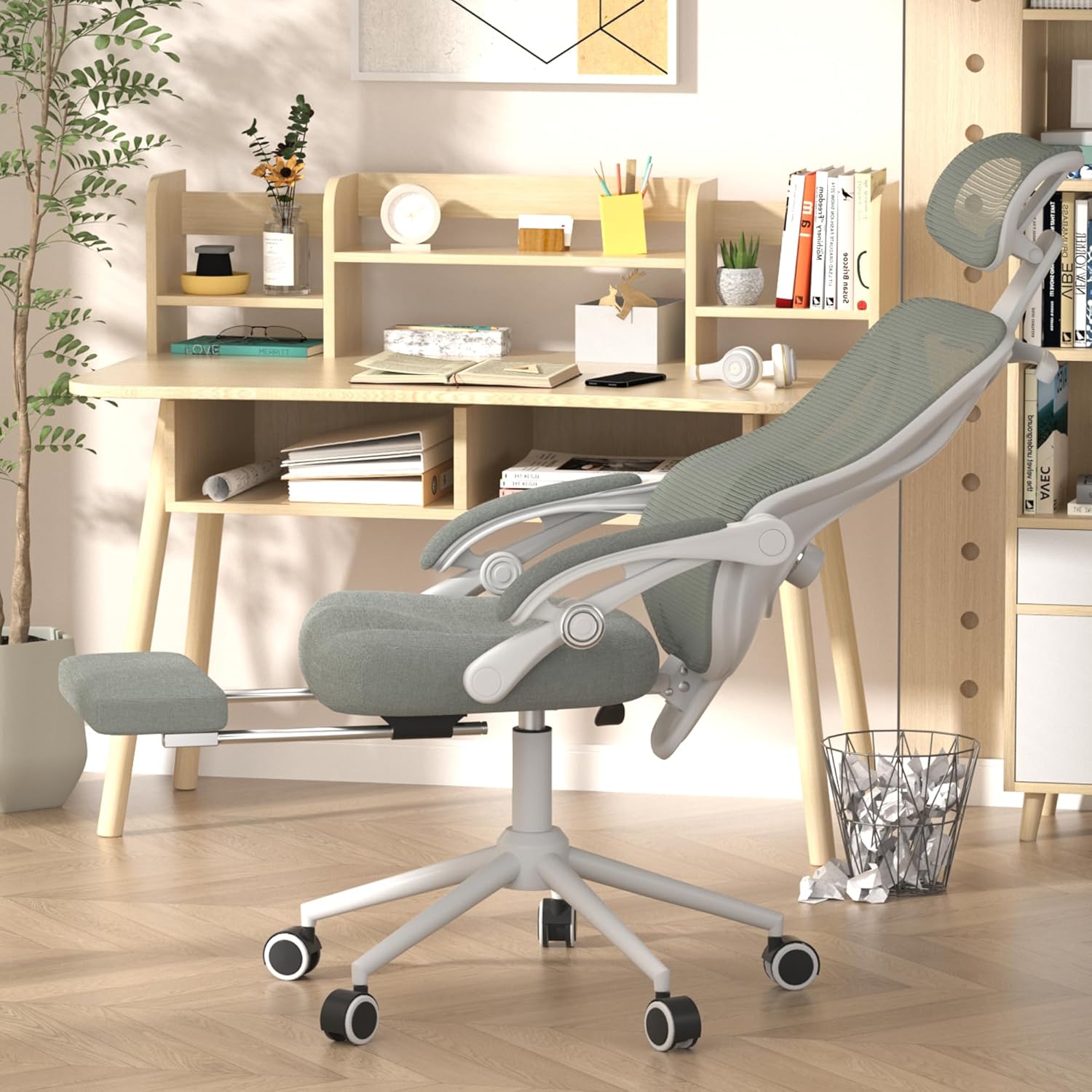 Ergonomic Office Chair with Adjustable Lumbar & Headrest Features