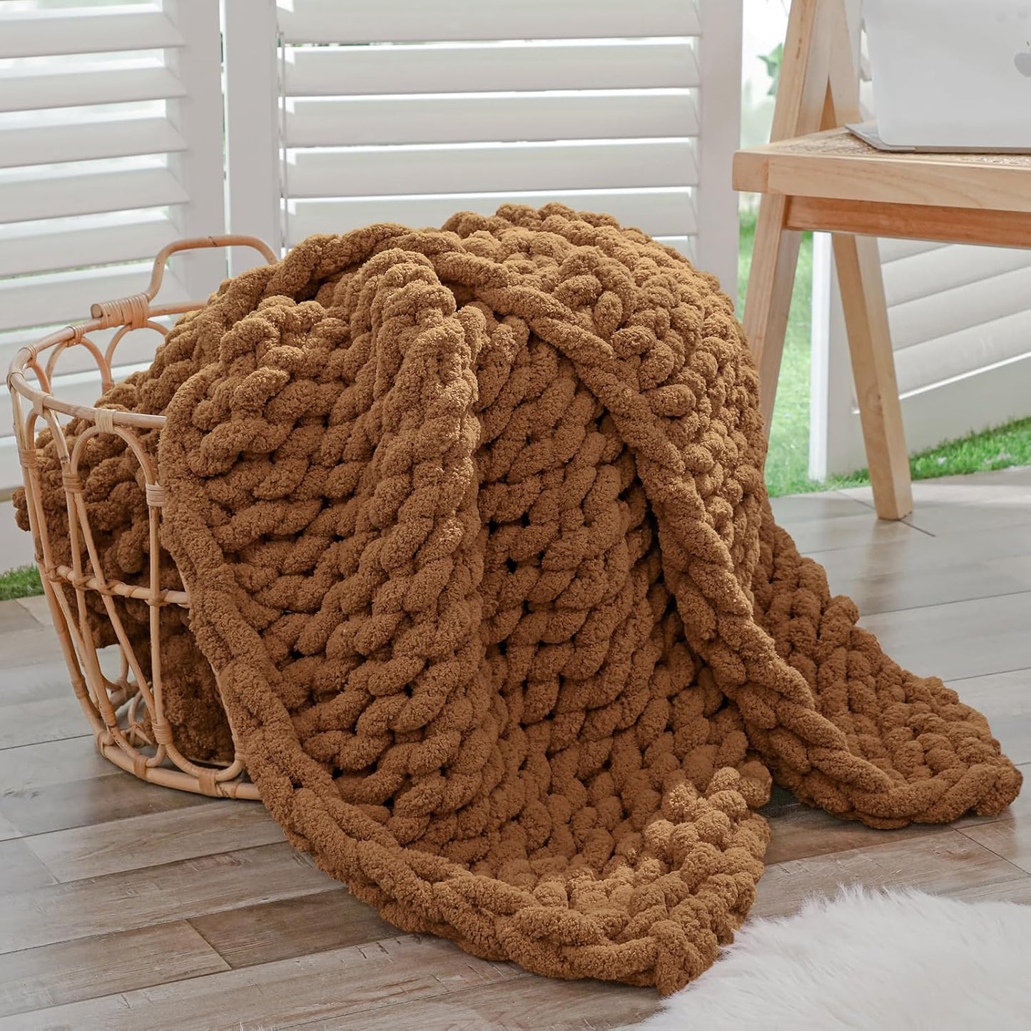 Chunky Knit Throw Blanket for Couch - Cozy Hand Knitted Design
