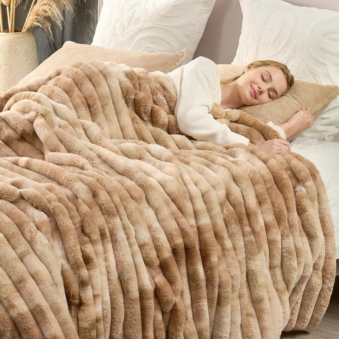 Cozy Bliss Faux Fur Throw Blanket for Ultimate Comfort and Style