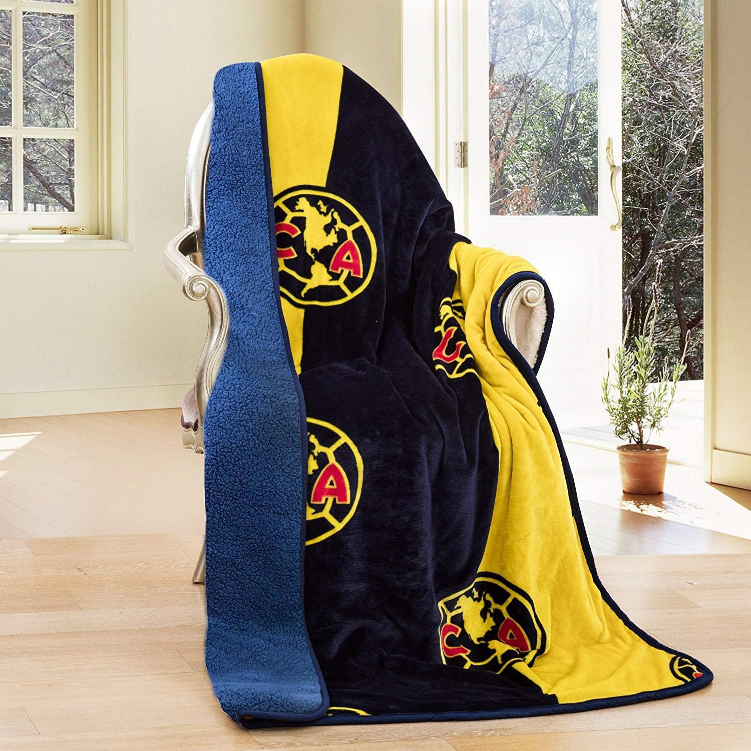 CLUB DE FUTBOL AMERICA Silk Touch Sherpa Lined Throw Blanket