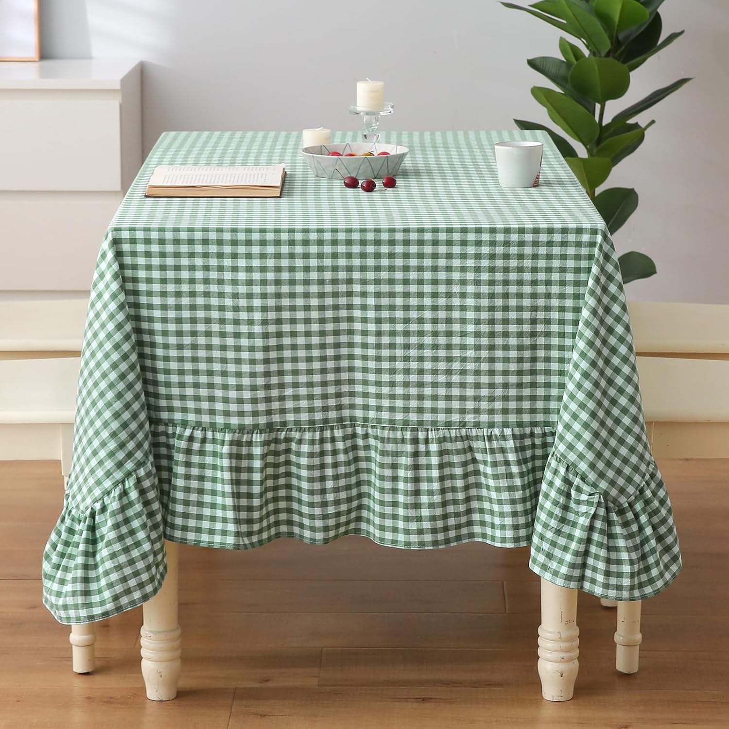 Christmas Green White Plaid Gingham Ruffled Table Cloth Review