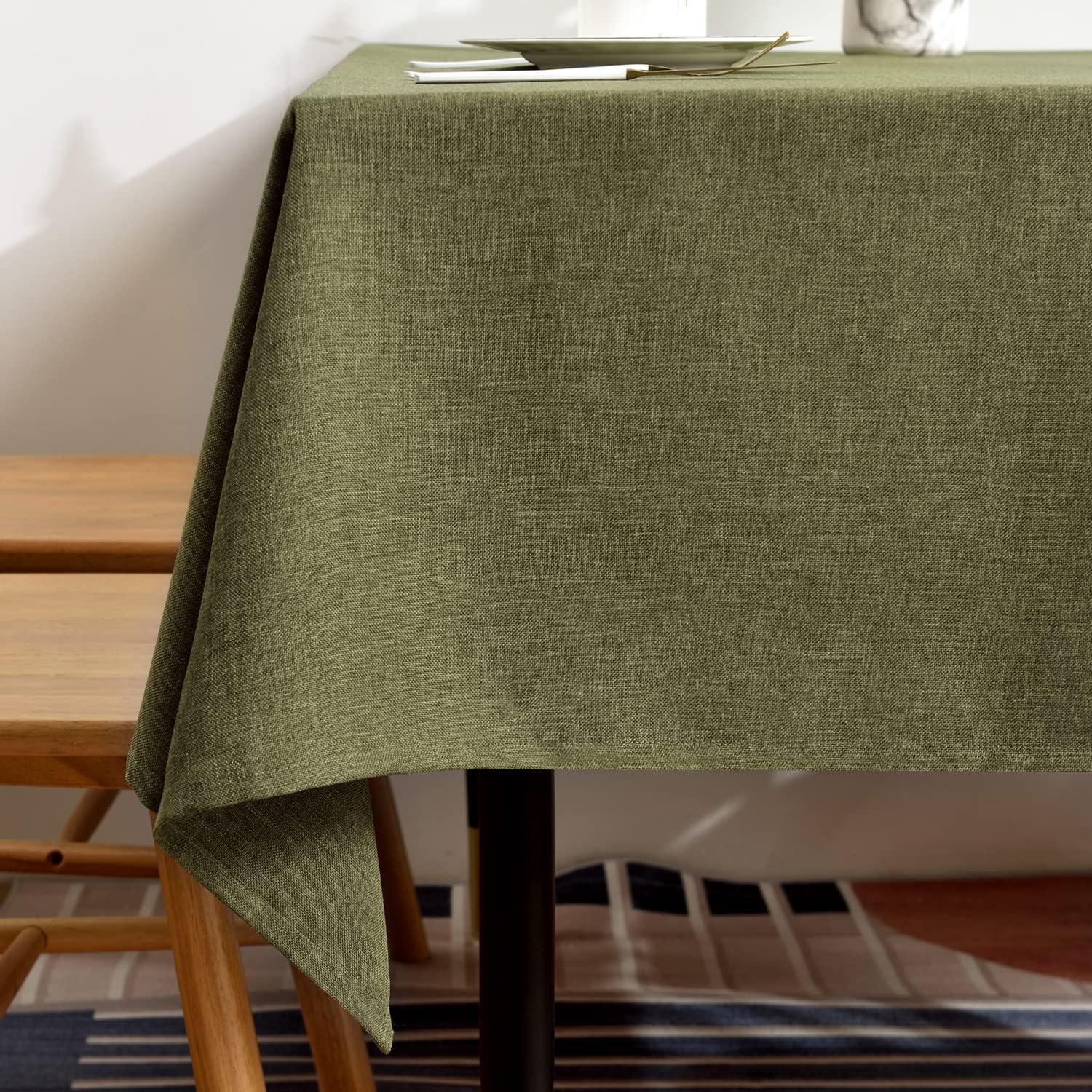 Waterproof and Wrinkle-Free Table Cloth for 6 Foot Tables