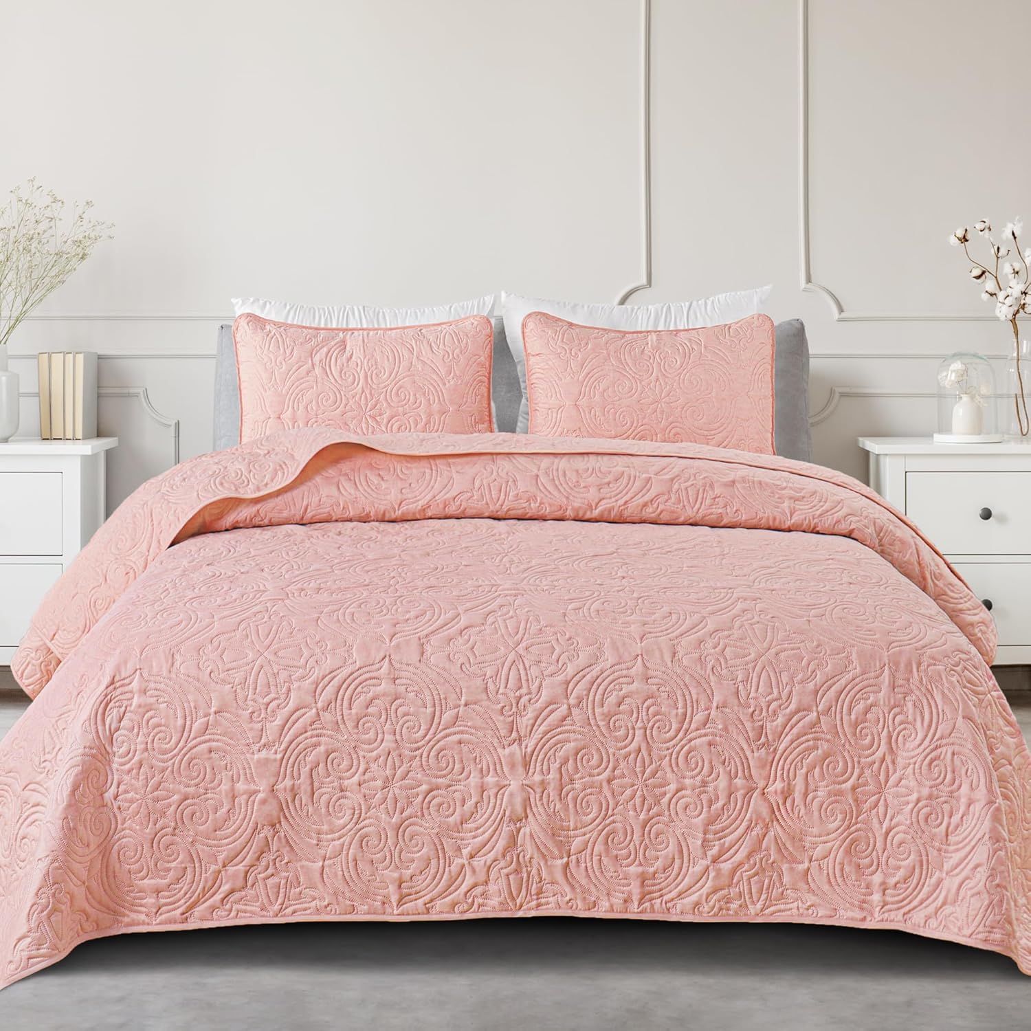 Exclusivo Mezcla Quilts Queen Size Bedding Set for All Seasons