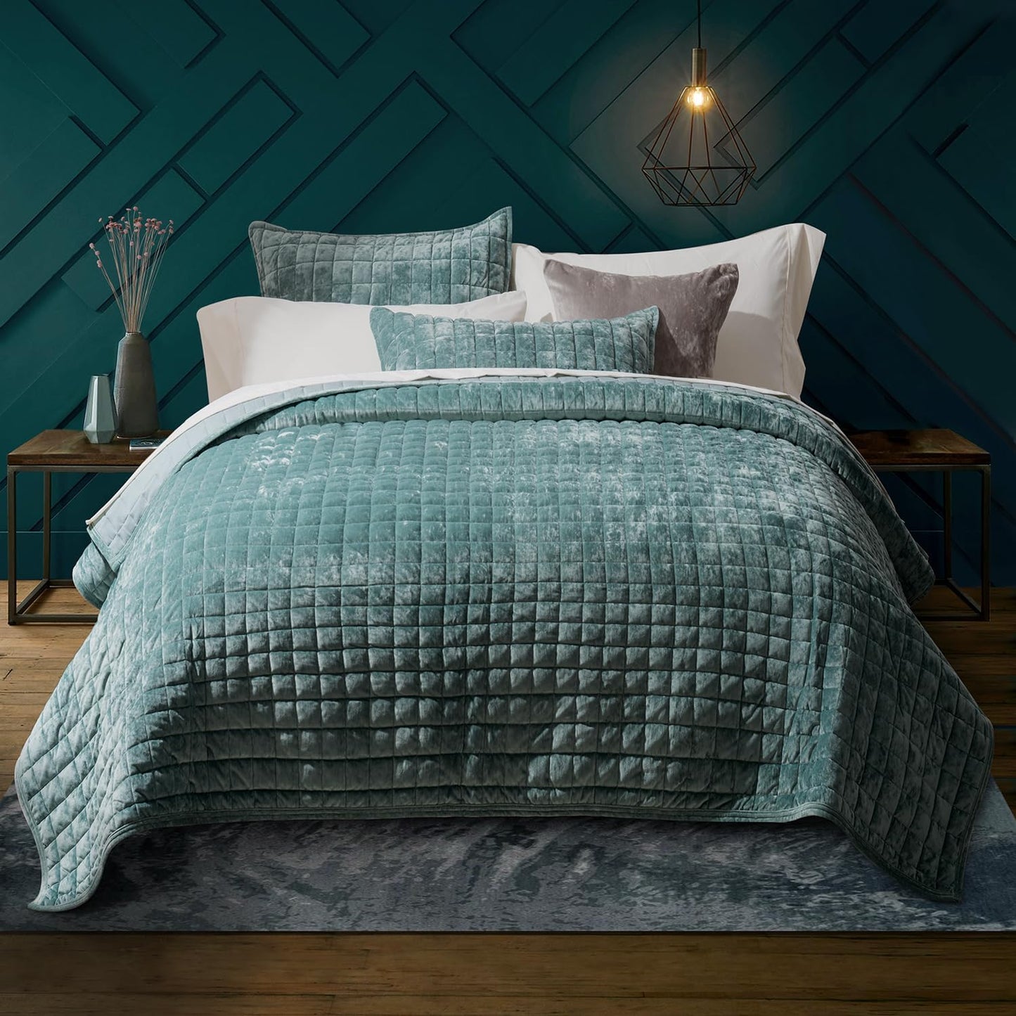 Luxury Velvet Quilt Set King Size for All Season Comfort