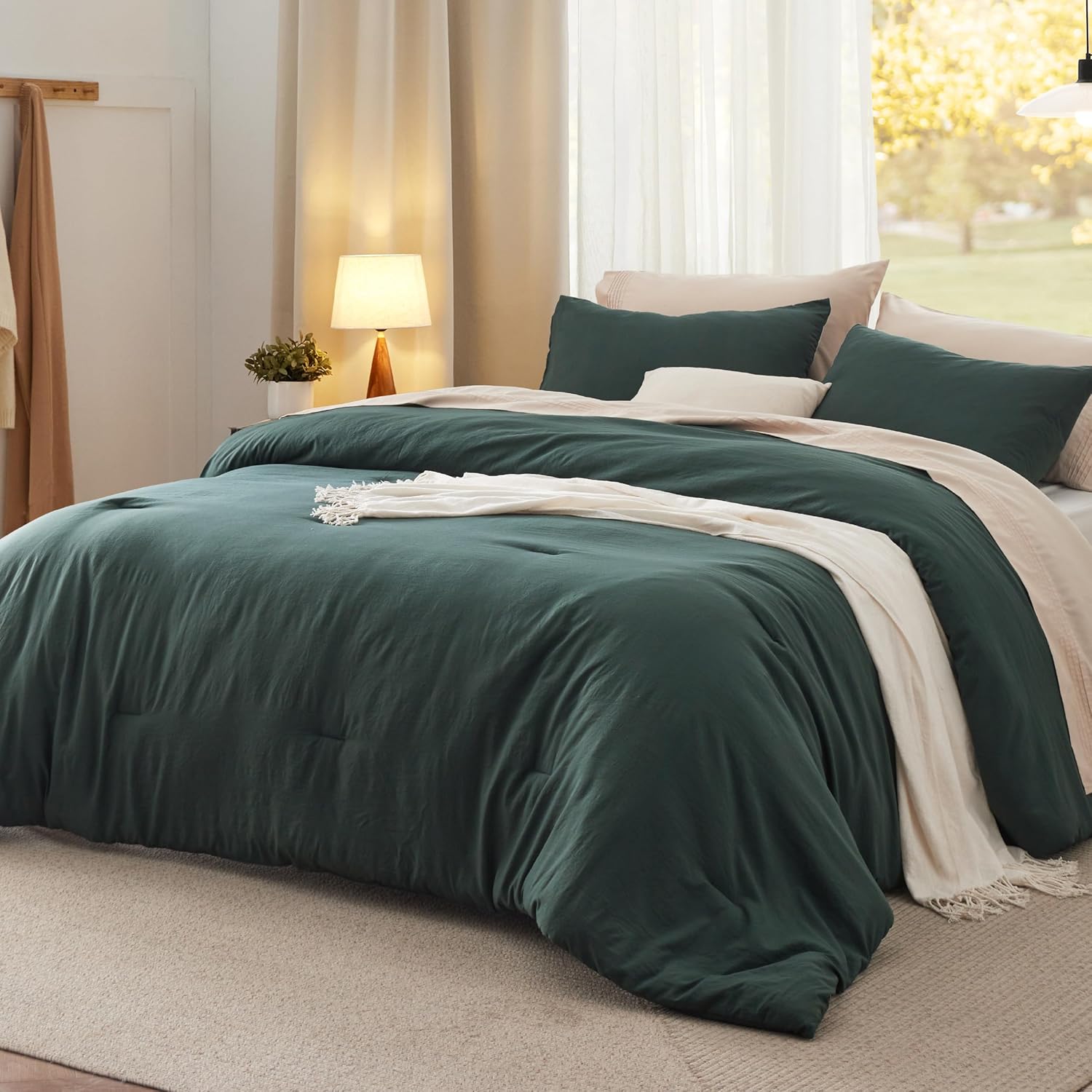 Bedsure Queen Size Comforter Set in Forest Green for Cozy Sleep