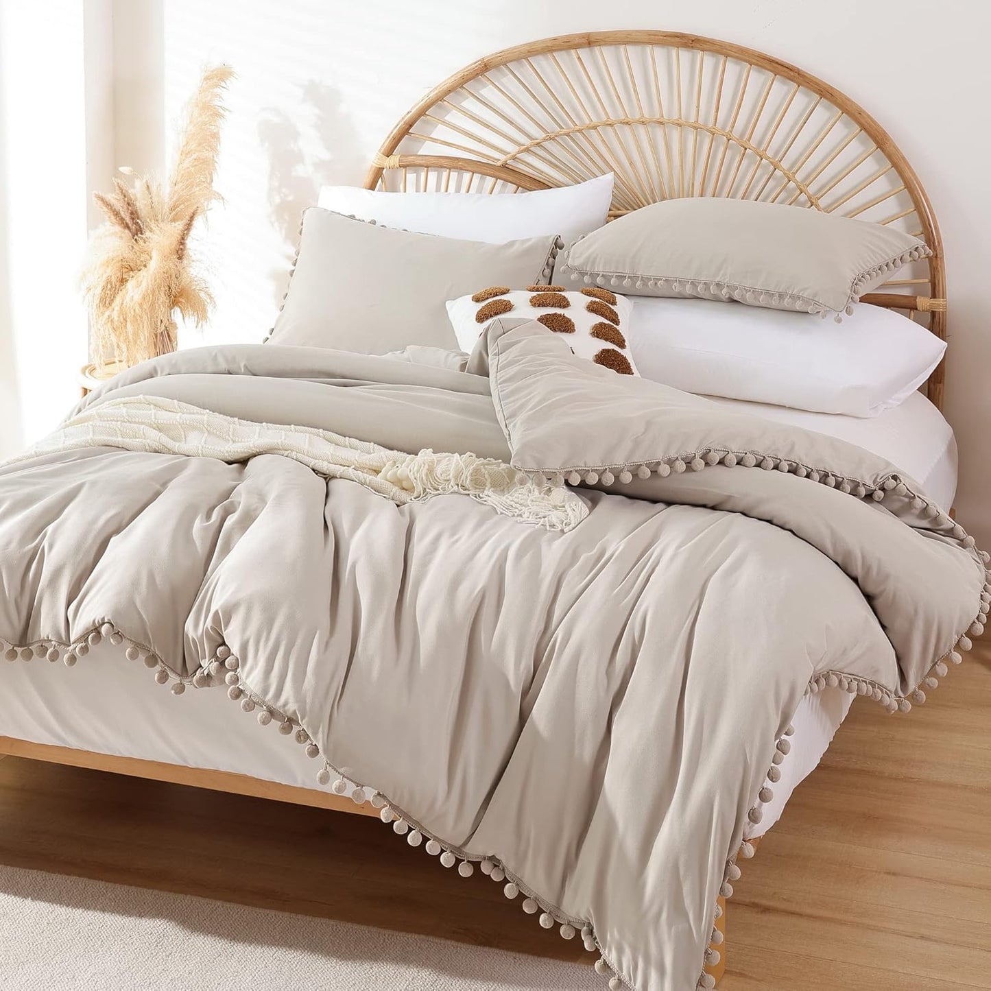 YIRDDEO Queen Comforter Set with Pom Fringe for All Seasons