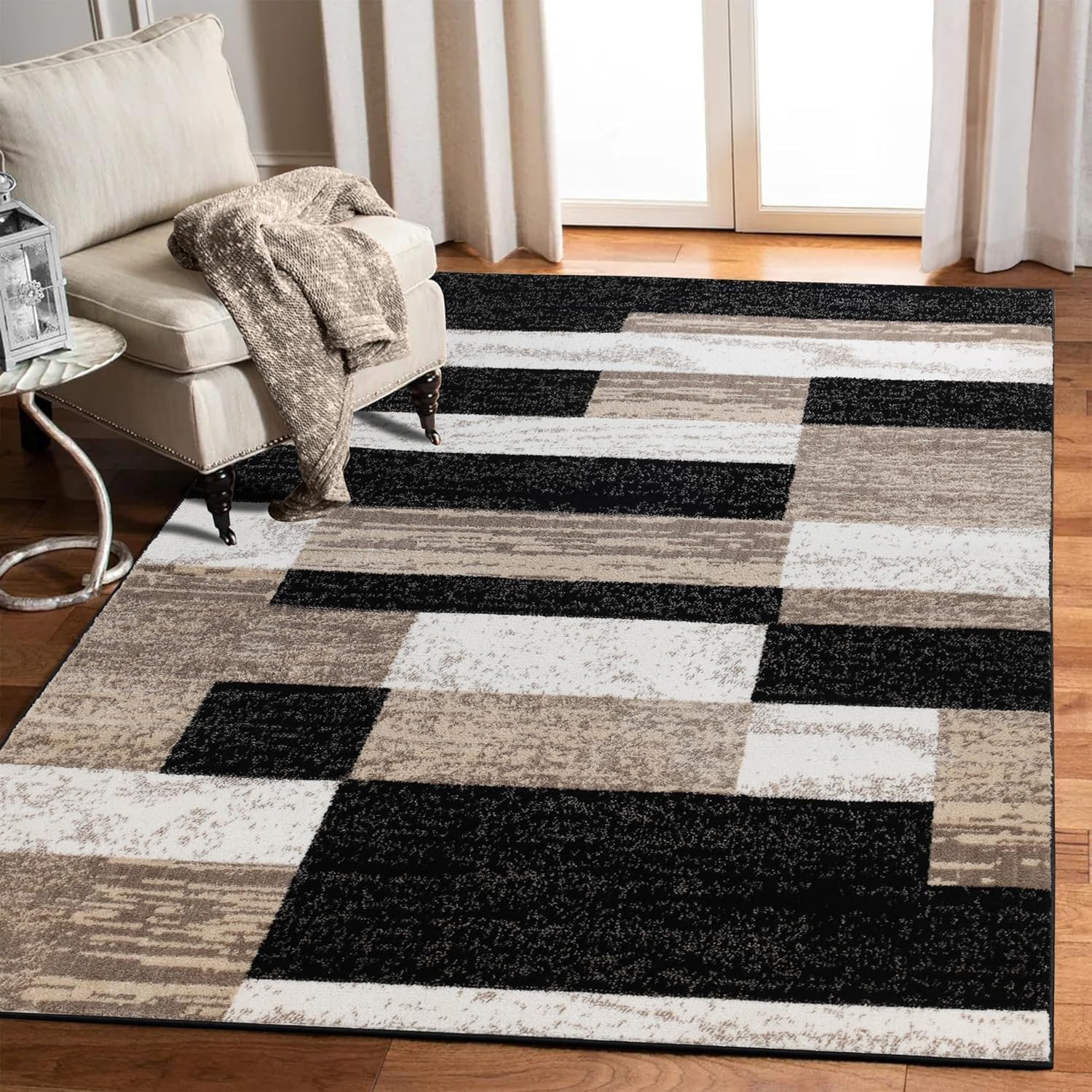 Superior Indoor Area Rug with Modern Geometric Design for Home