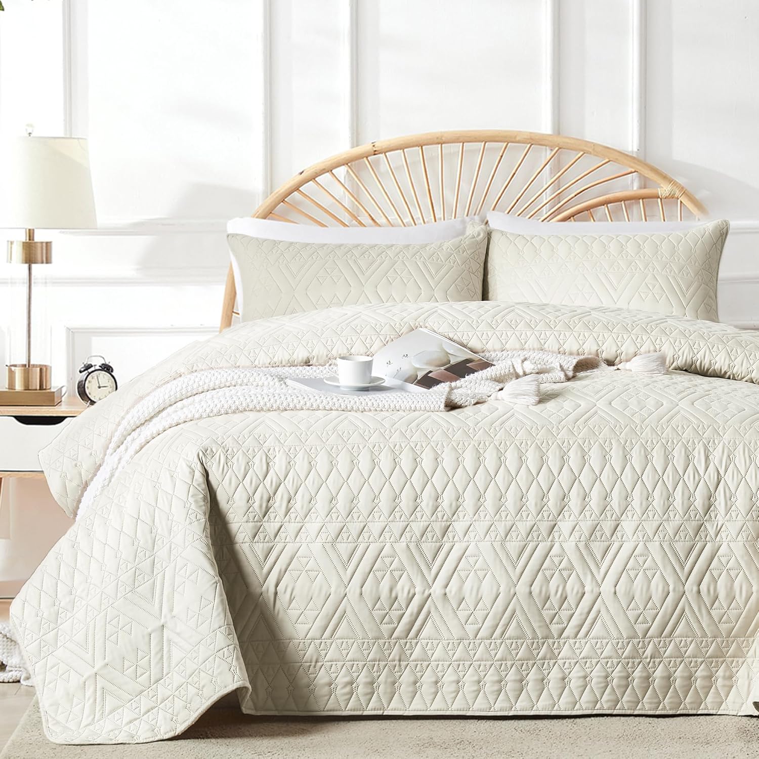akkialla King/Cal King Quilt Set in Cream for All Seasons
