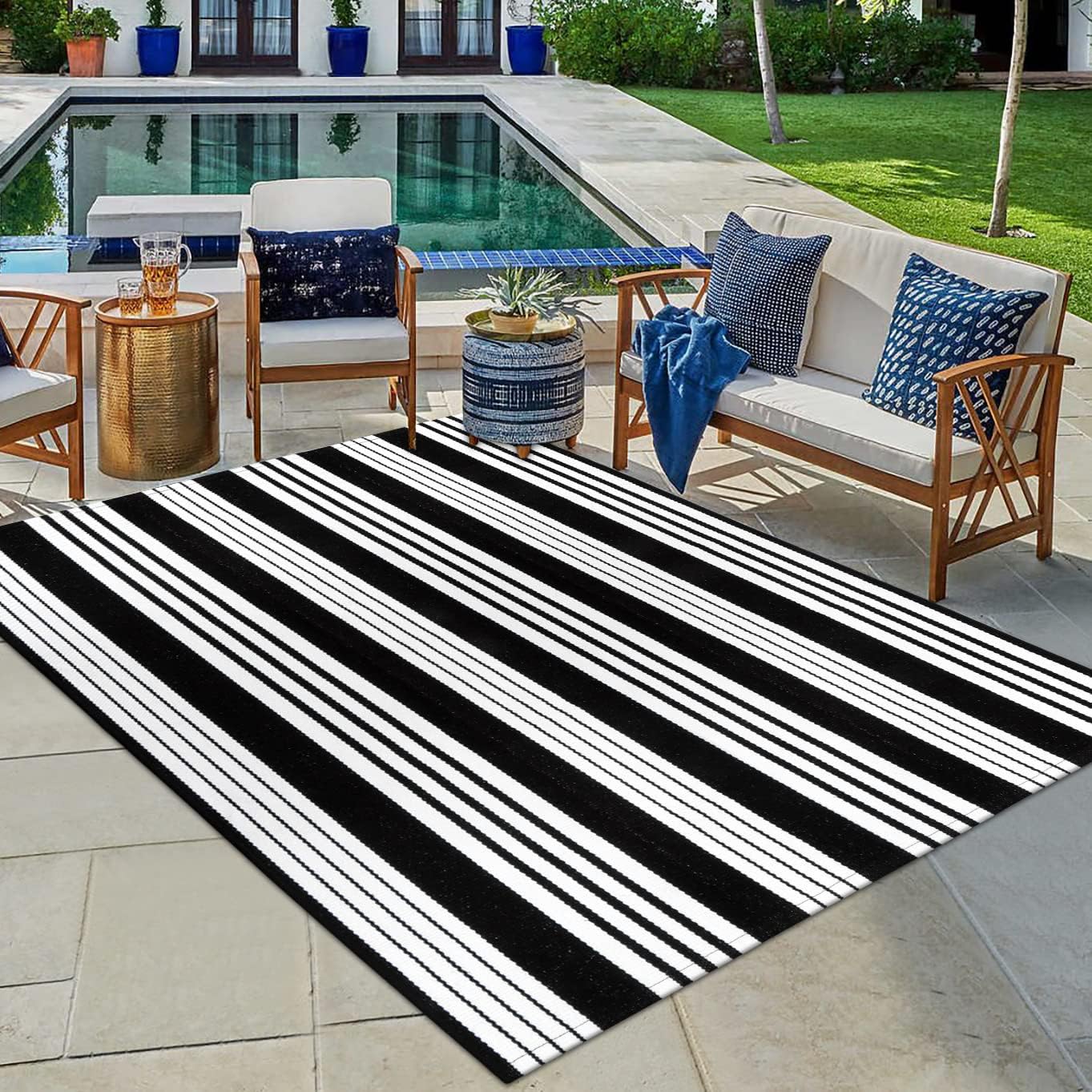 OJIA 4x6 ft Black and White Outdoor Rug for Stylish Decor