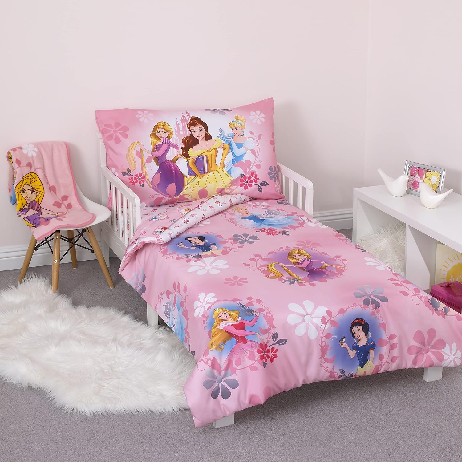 Disney Pretty Princess Toddler Bed Set with Comforter and Sheets