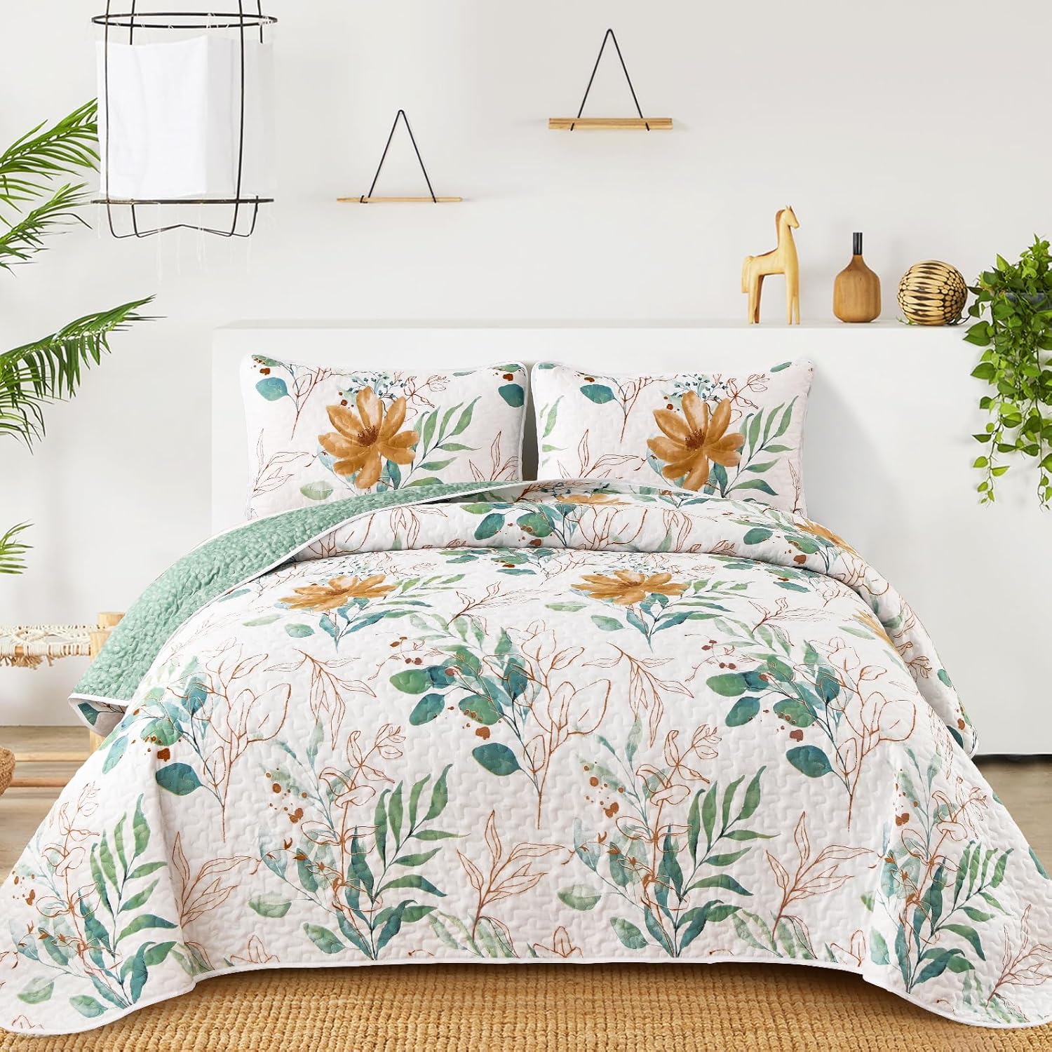 Floral Quilt Set Queen Size with Reversible Green Leaves Design
