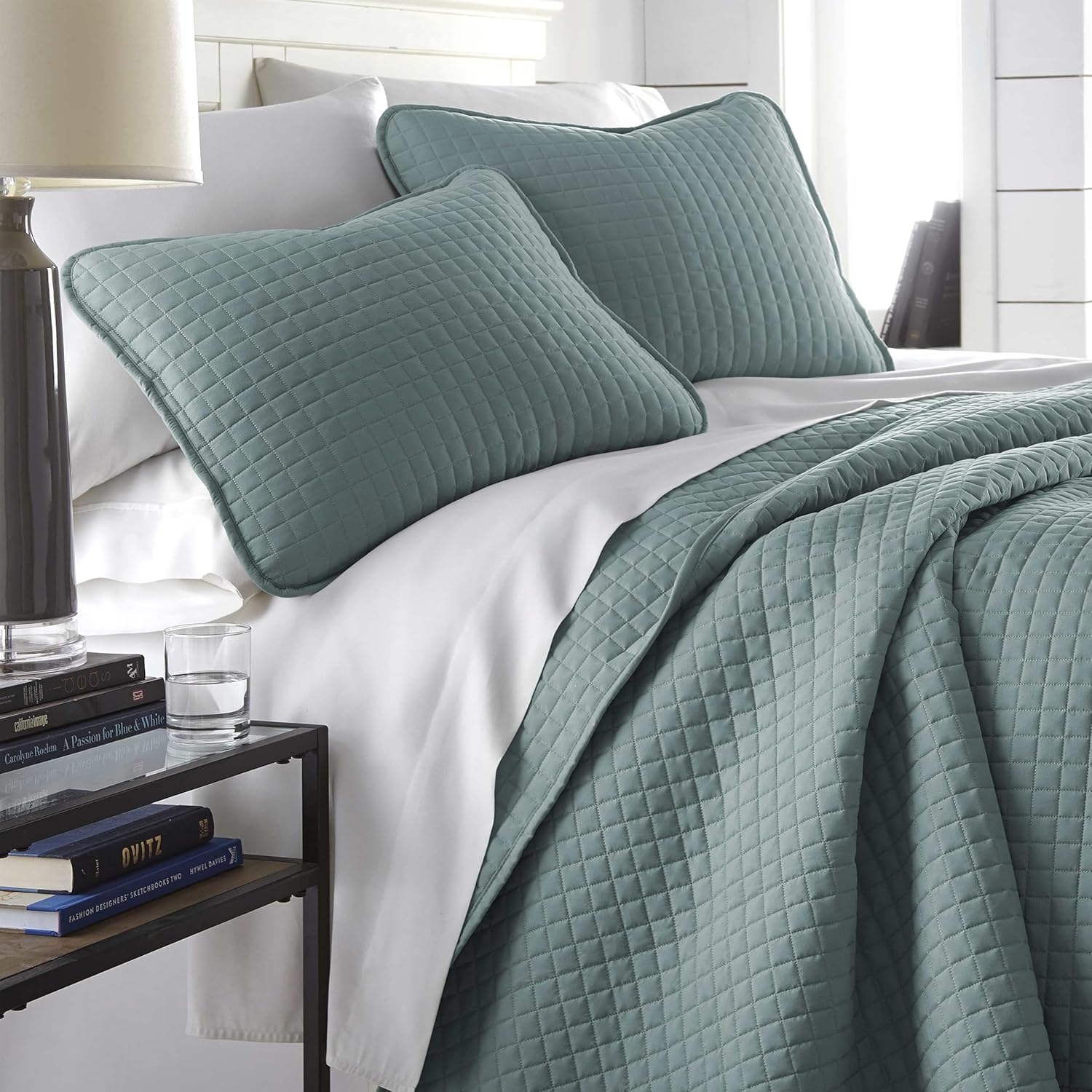 Twin Quilt Coverlet Bedding Set for a Stylish Bedroom Makeover
