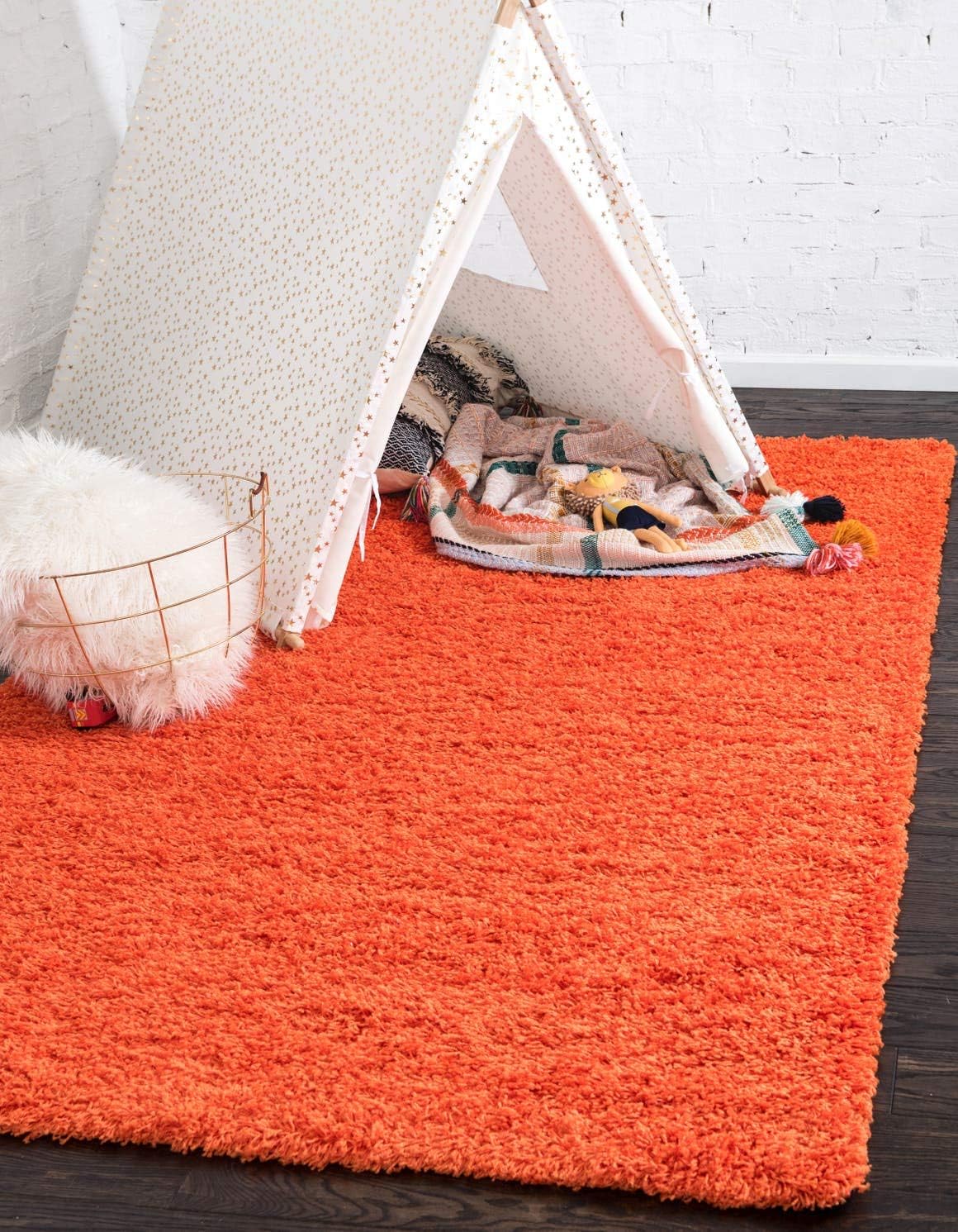 Unique Loom Solid Shag Collection Area Rug in Tiger Orange