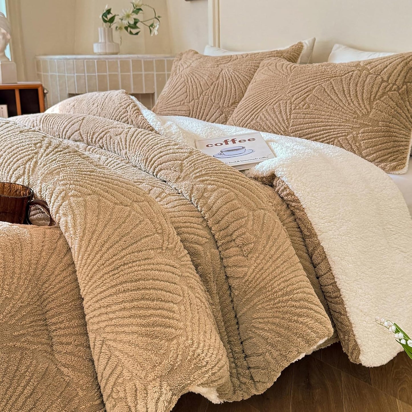 Seashell Jacquard Sherpa Comforter Set for Cozy King Bedding