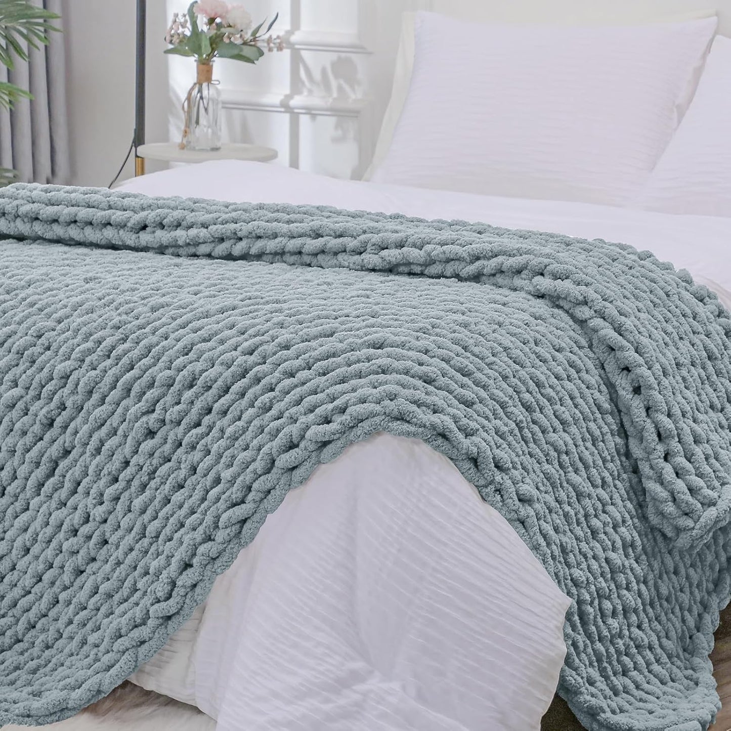 Chunky Knit Throw Blanket for Couch, Cozy Soft Chenille Yarn
