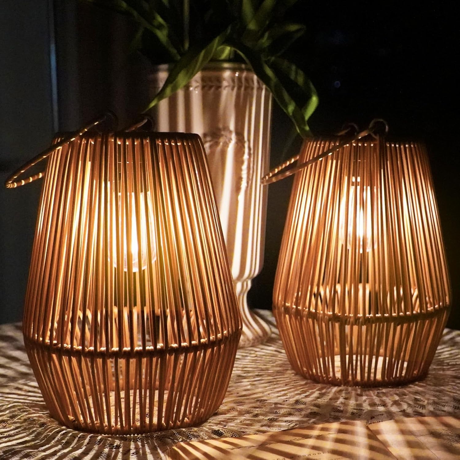 Solar Lanterns Outdoor Waterproof Decorative Lights for Gardens
