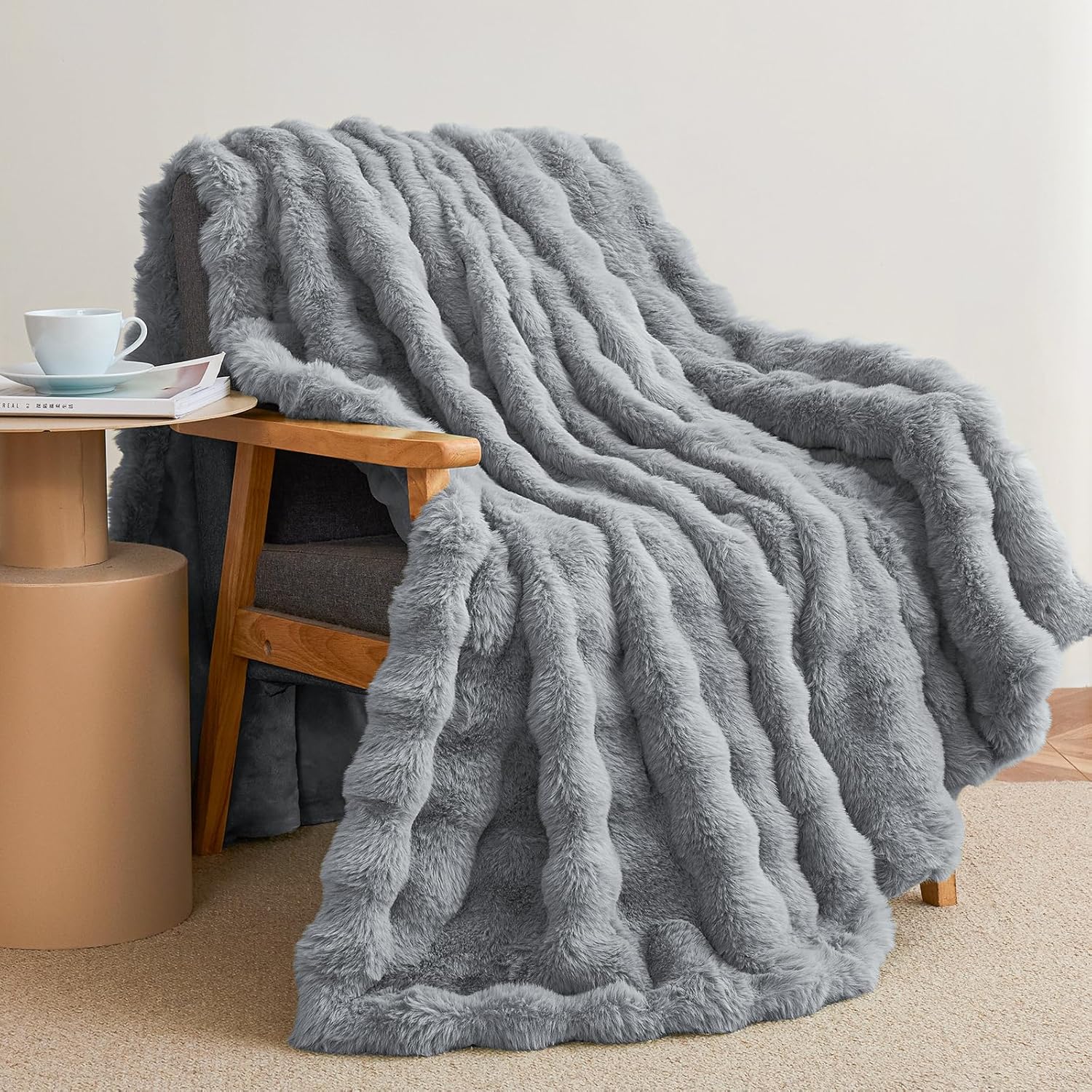 Faux Rabbit Fur Throw Blanket for Couch, Cozy and Warm Plush