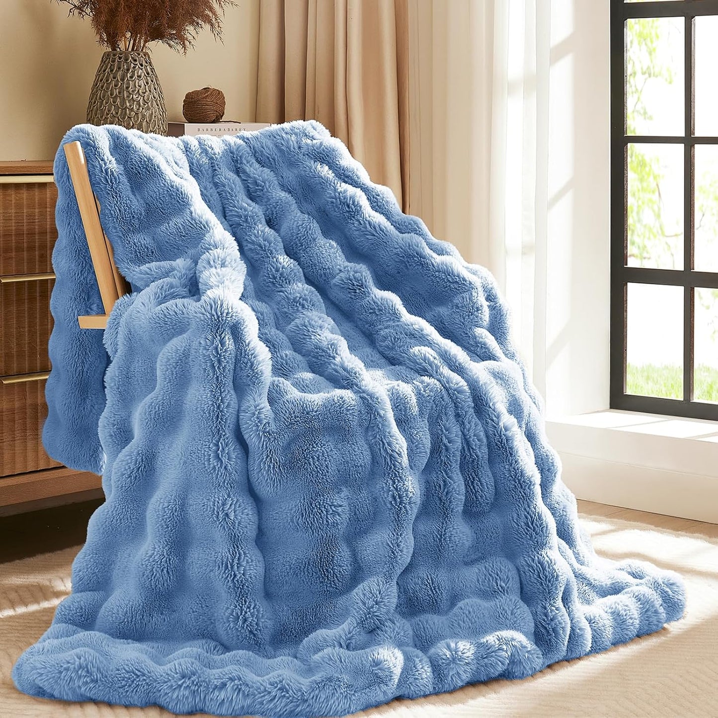 L'AGRATY Faux Fur Throw Blanket: Cozy Plush Bubble Blanket