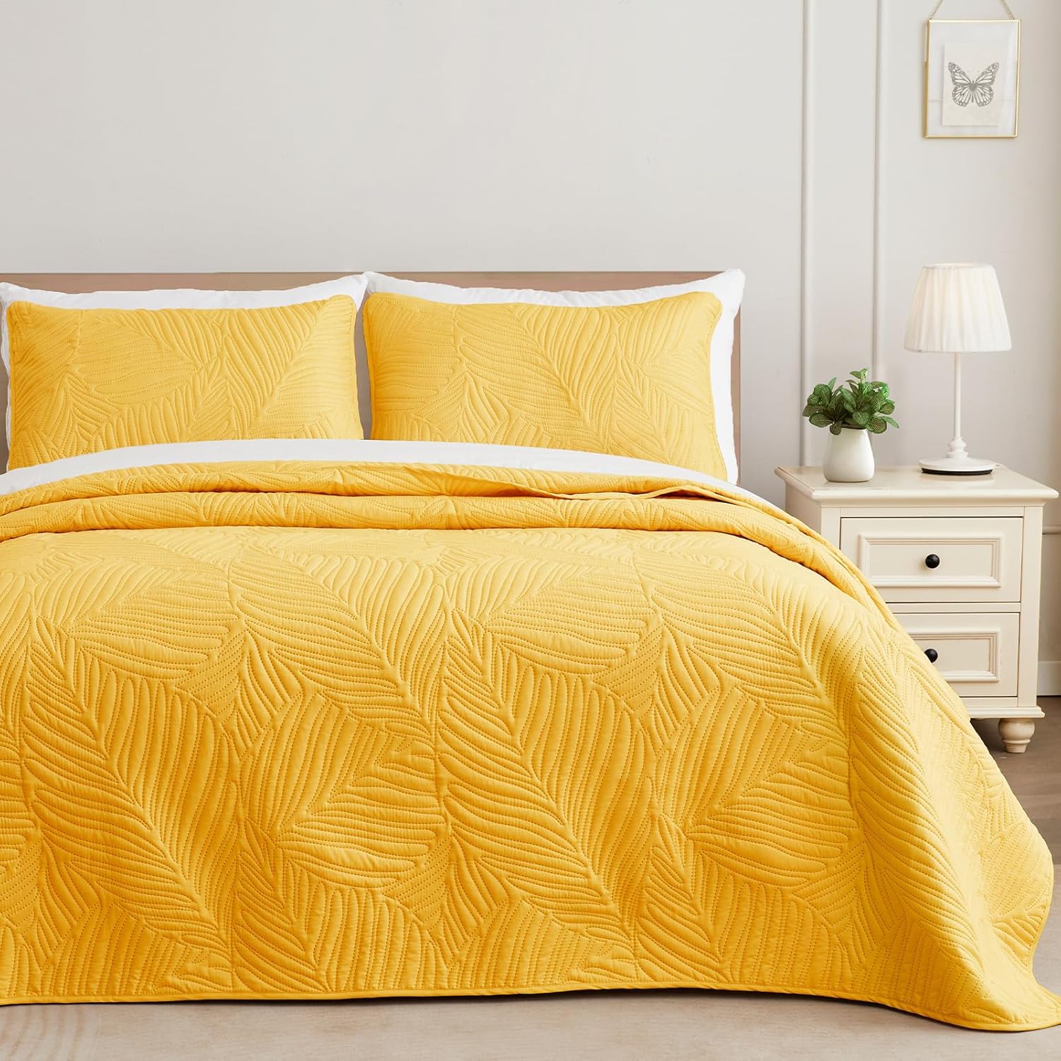 Lightweight Yellow Queen Quilt Set with Leaf Pattern for All Seasons