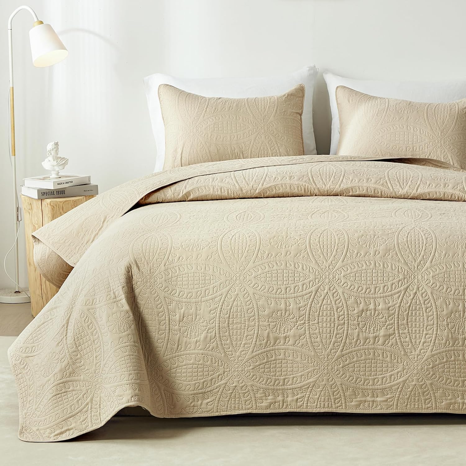 Akkialla Queen Quilt Bedding Set for Modern Bedroom Style