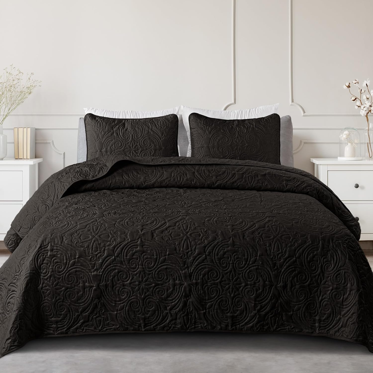 Lightweight Black King Quilt Bedding Set with Vintage Damask Pattern