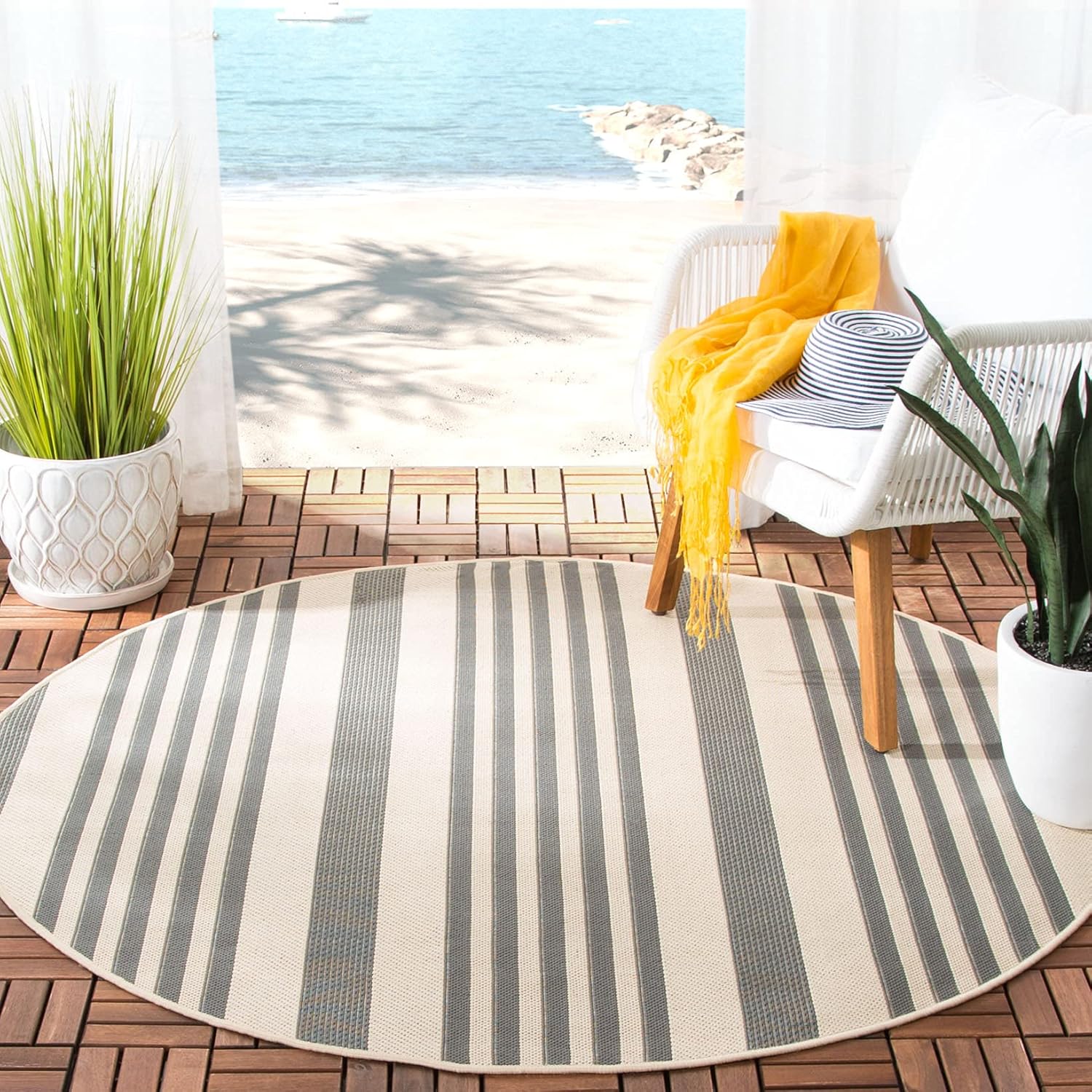 SAFAVIEH Courtyard Collection 6ft 7in Round Area Rug for All Spaces