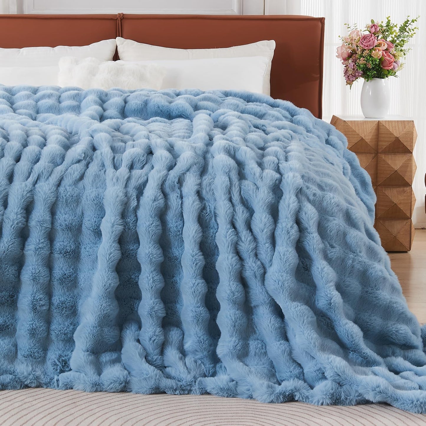 Lotus Karen Faux Fur Throw Blanket - Cozy Bubble Design