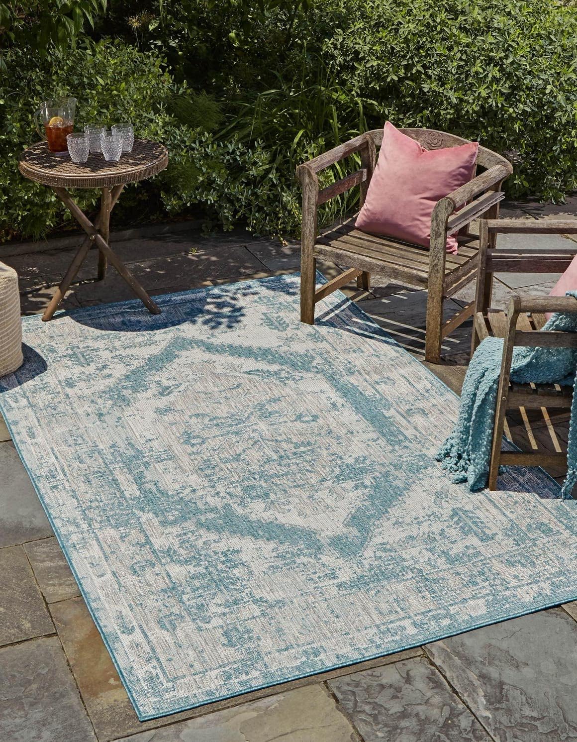 Unique Loom Outdoor Traditional Area Rug - Valeria in Aqua/Ivory