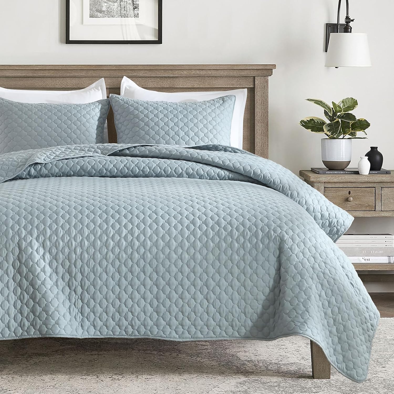 Lightweight Chambray Blue Quilt Set for Modern Bedroom Style